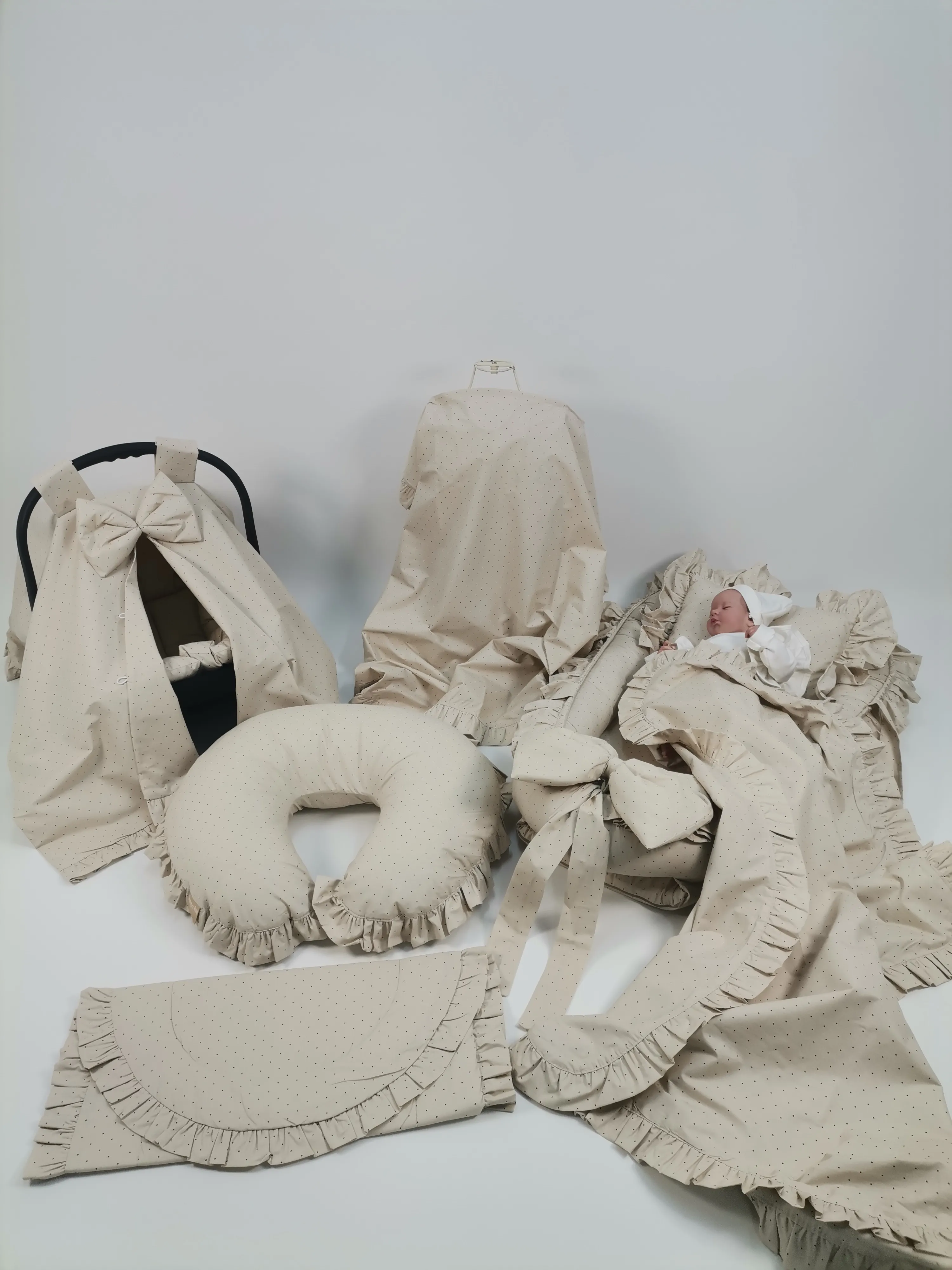 Babynest 8'li fırfırlı set bej zemin üstü kahve rengi puantiyeli poplin