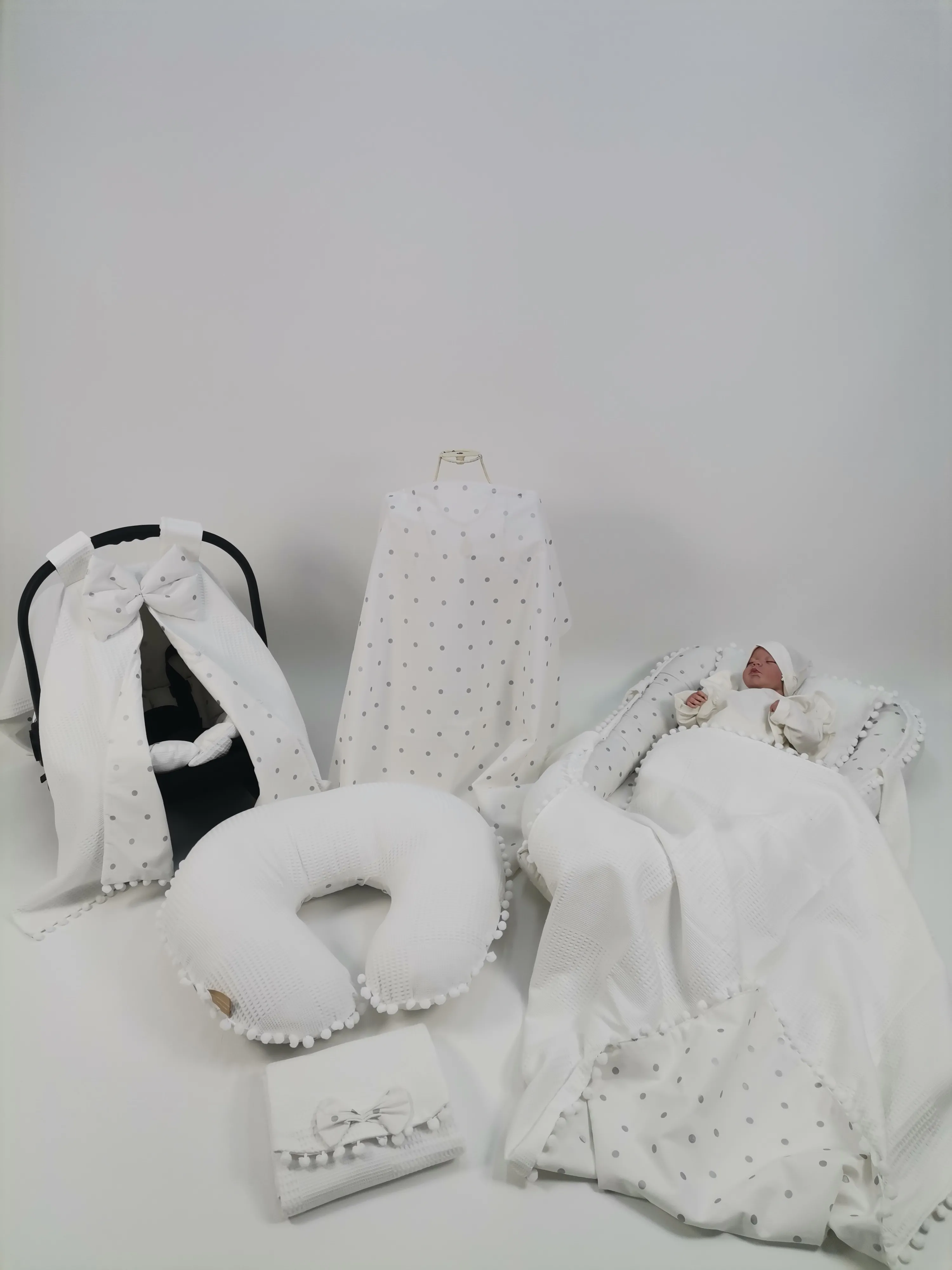 Babynest 8'li set beyaz waffle pike - gümüş puantiyeli poplin