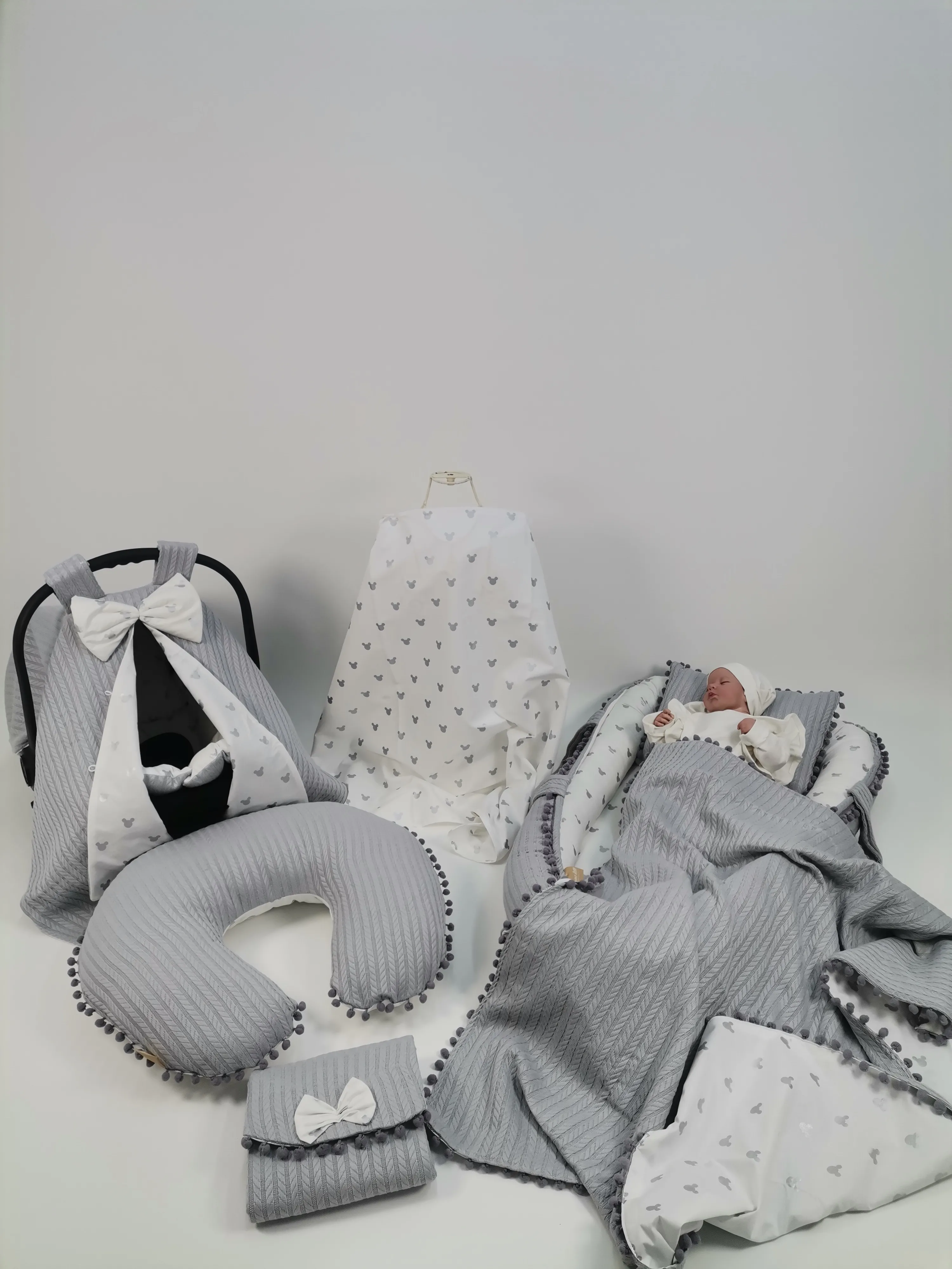 Babynest 8'li set gri örgü pike - gümüş mickeyli poplin
