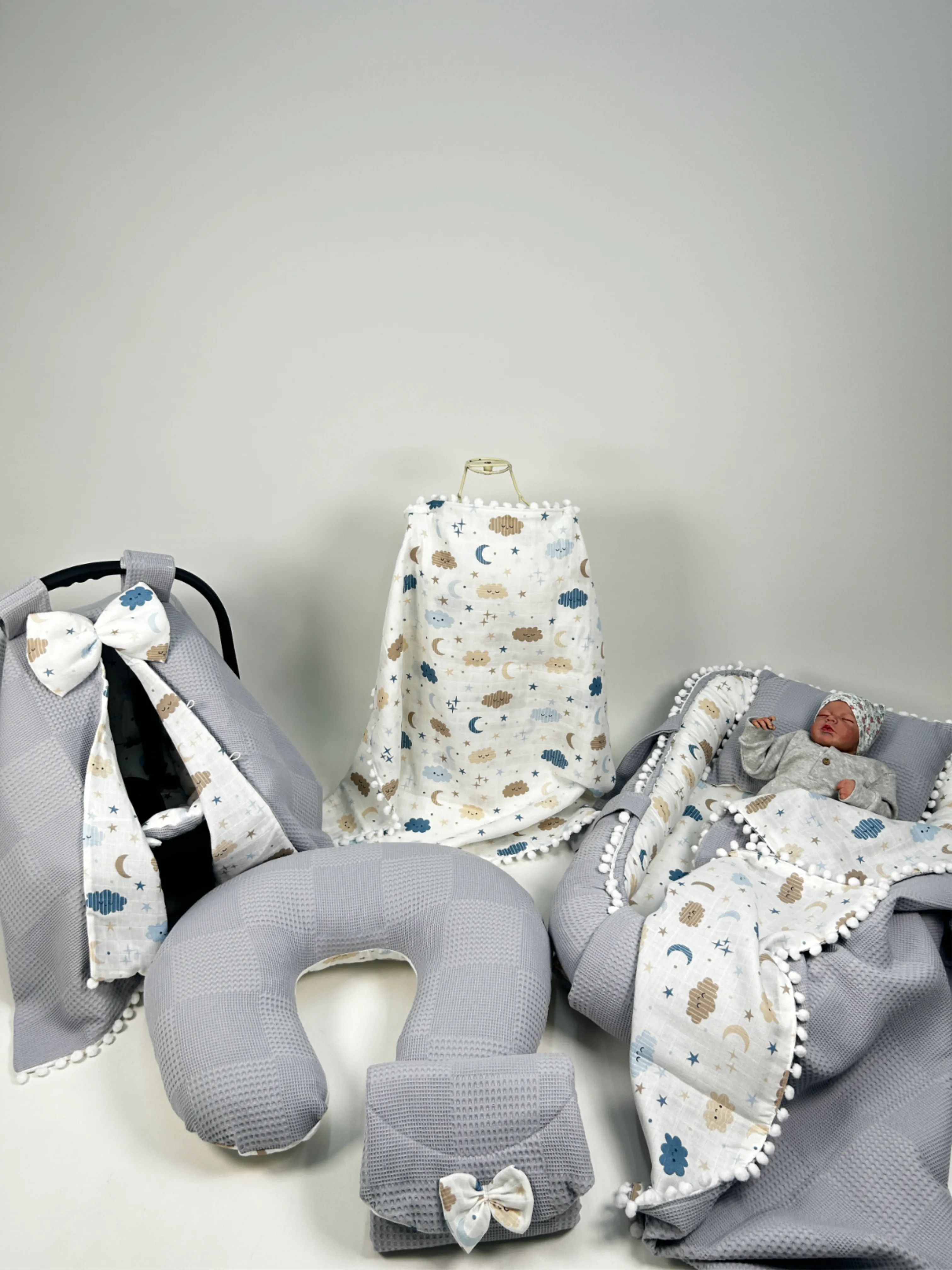 Babynest 8'li set gri waffle pike - mavi aylı bulutlu müslin