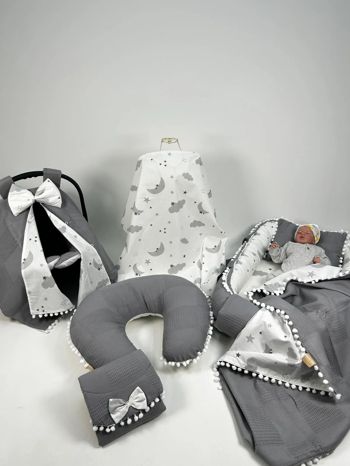 Babynest 8'li set koyu gri waffle pike - gri aylı bulutlu poplin