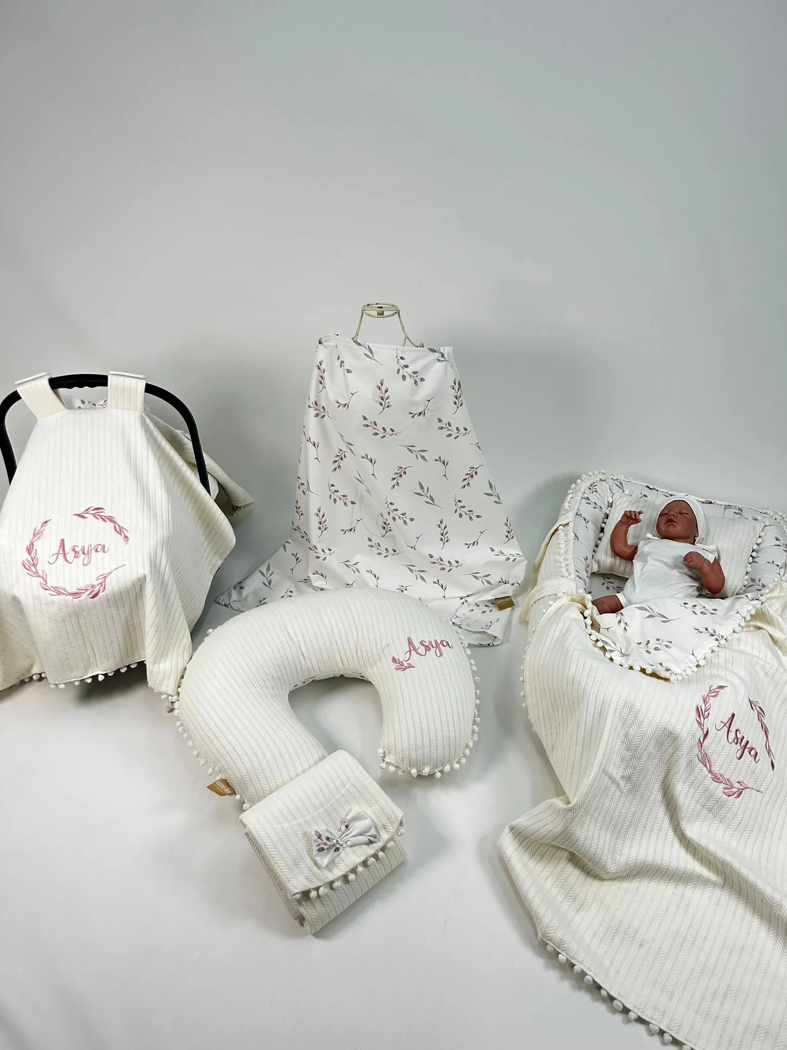 Babynest 8'li set krem örgü pike - kırmızı zeytin dalı desenli poplin