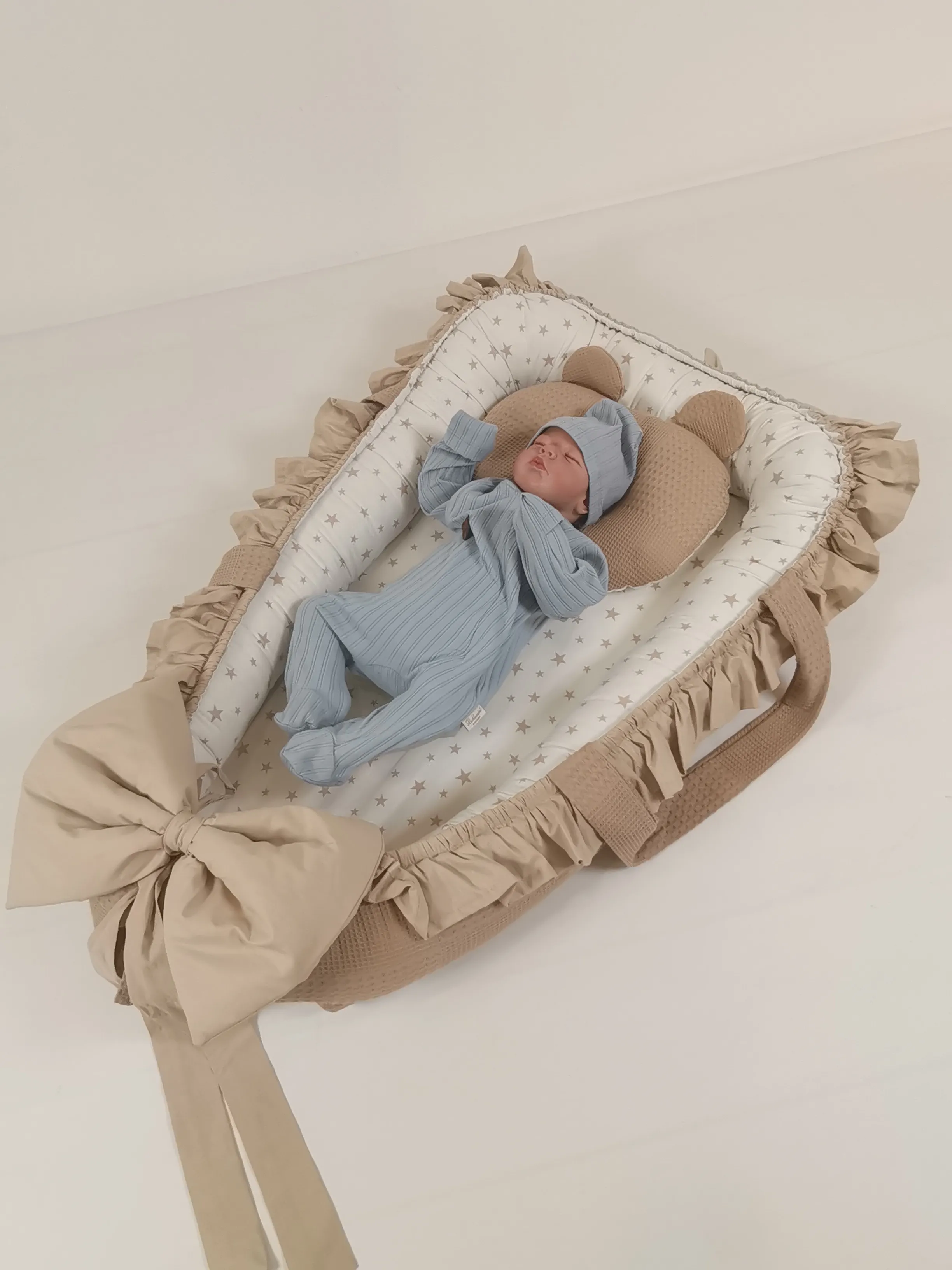 Babynest fırfırlı bej waffle pike - beyaz üstü bej yıldızlı 