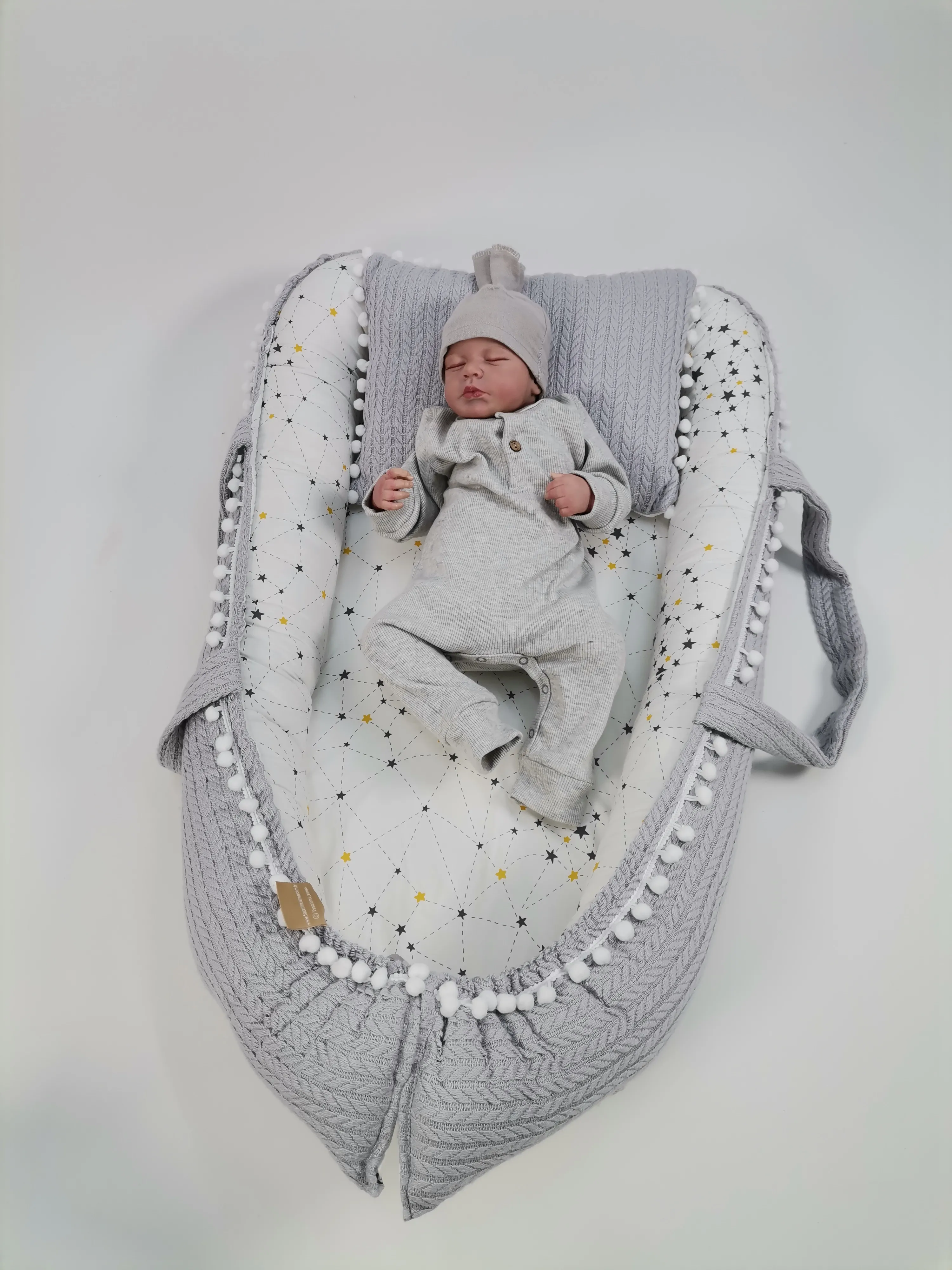 Babynest gri örgü pike - beyaz üstü gri samanyolu yıldızlı poplin