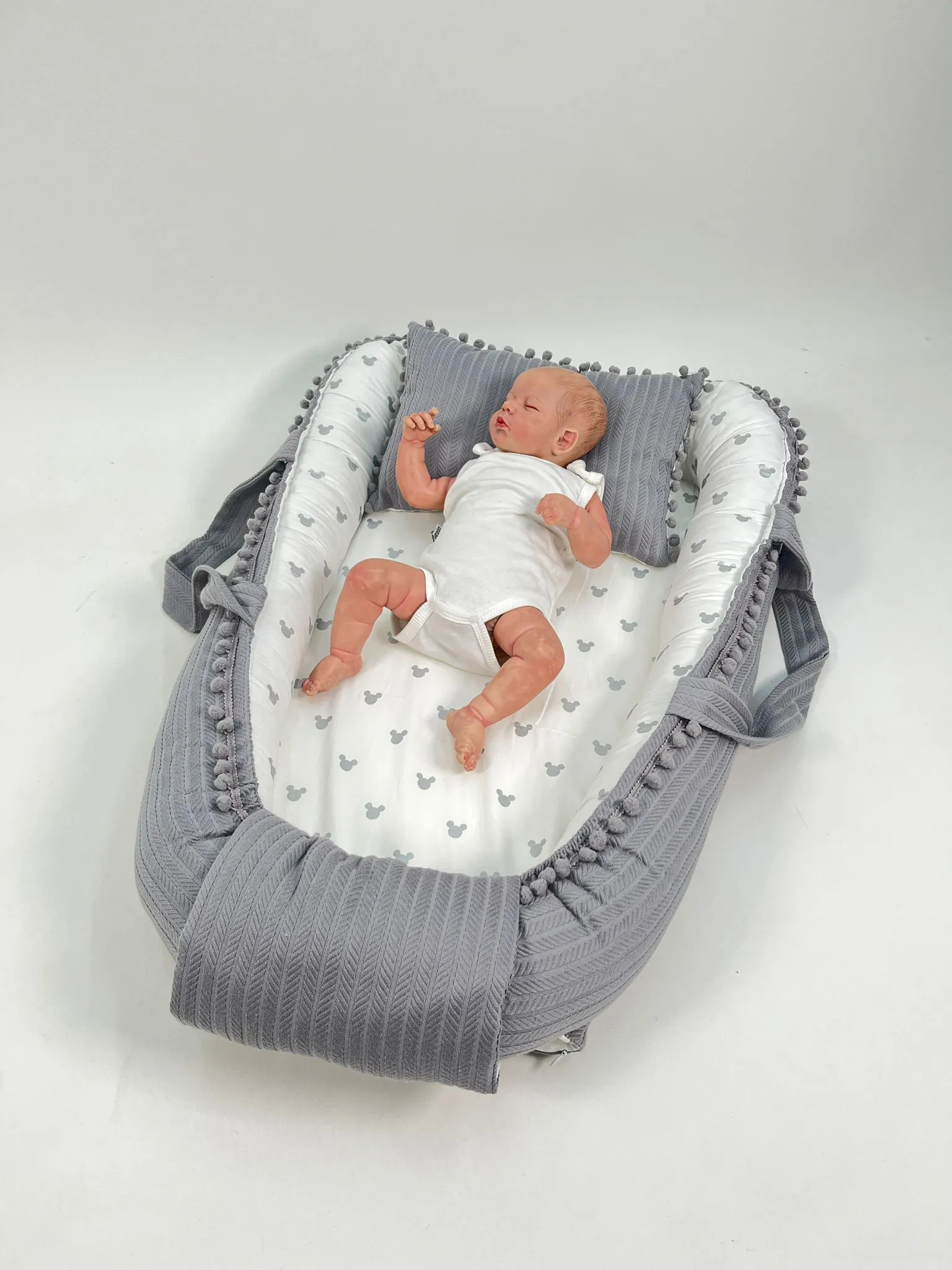 Babynest gri örgü pike - gümüş mickeyli poplin