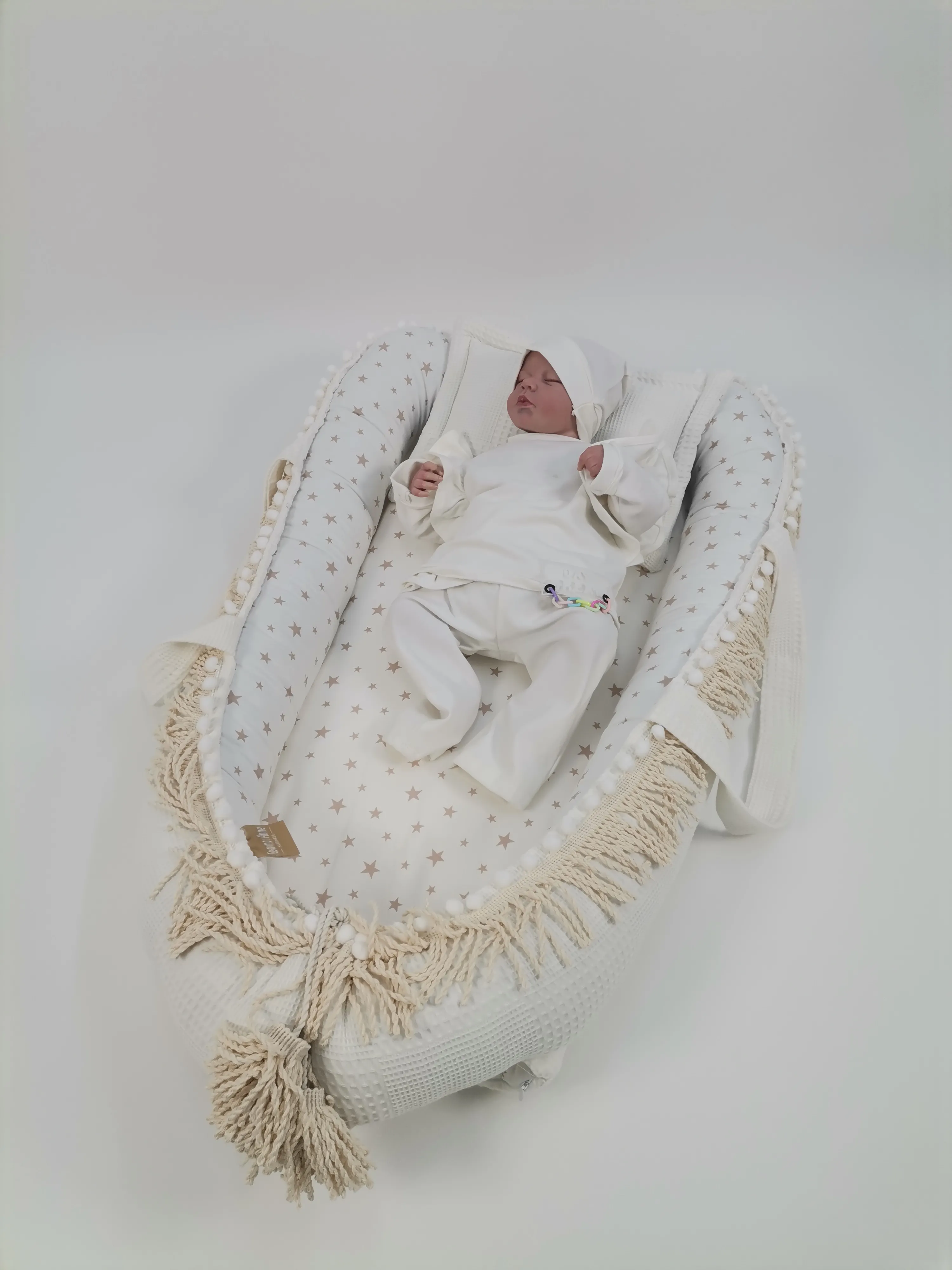 Babynest püsküllü krem waffle pike - bej yıldızlı poplin