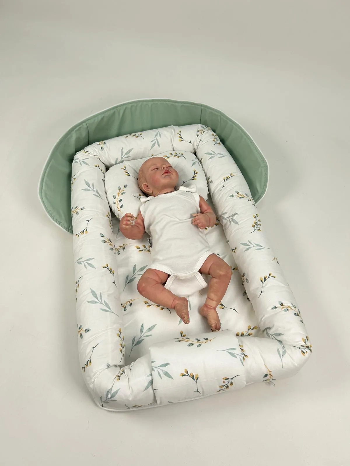 Çantalı babynest yeşil panama keten  - yeşil zeytin dalı desenli poplin