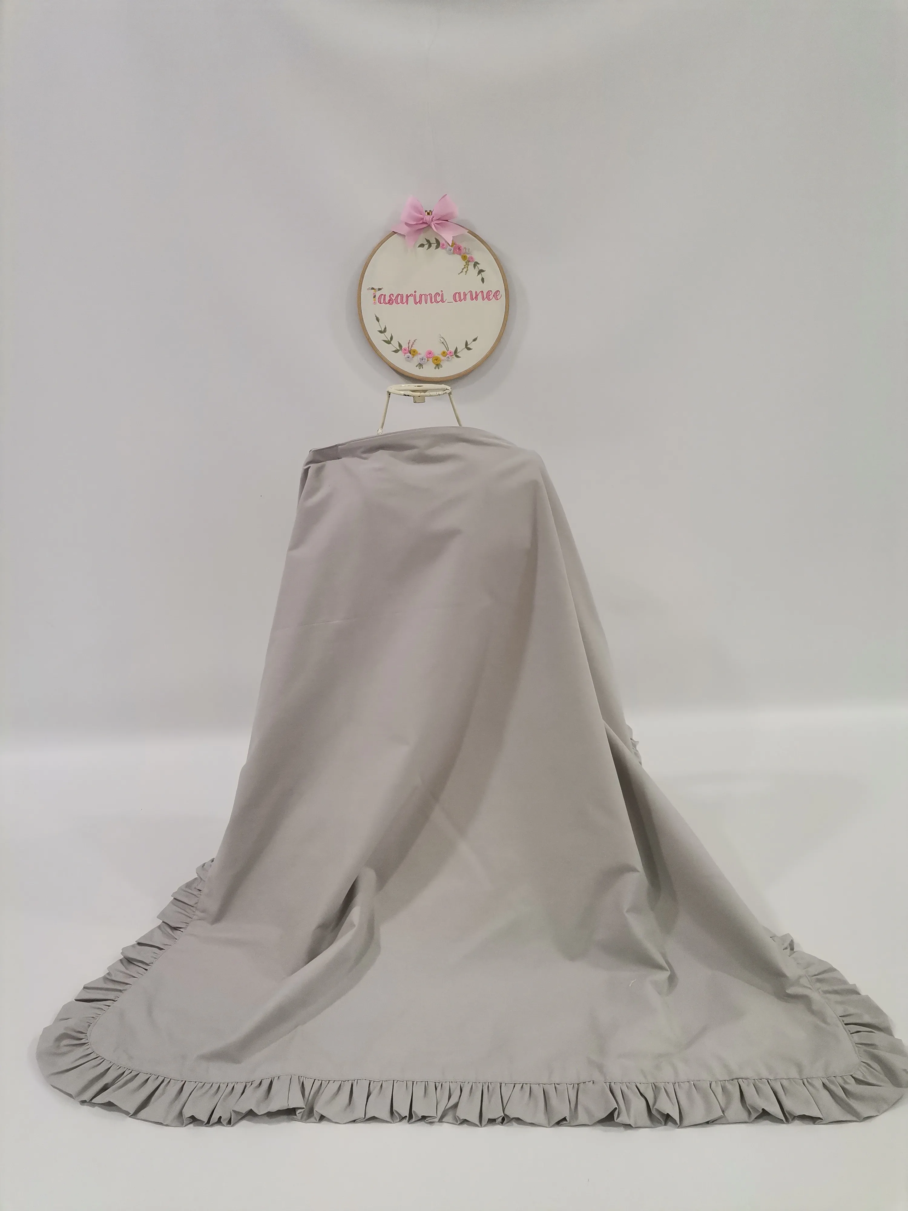 Emzirme önlüğü fırfırlı gri poplin