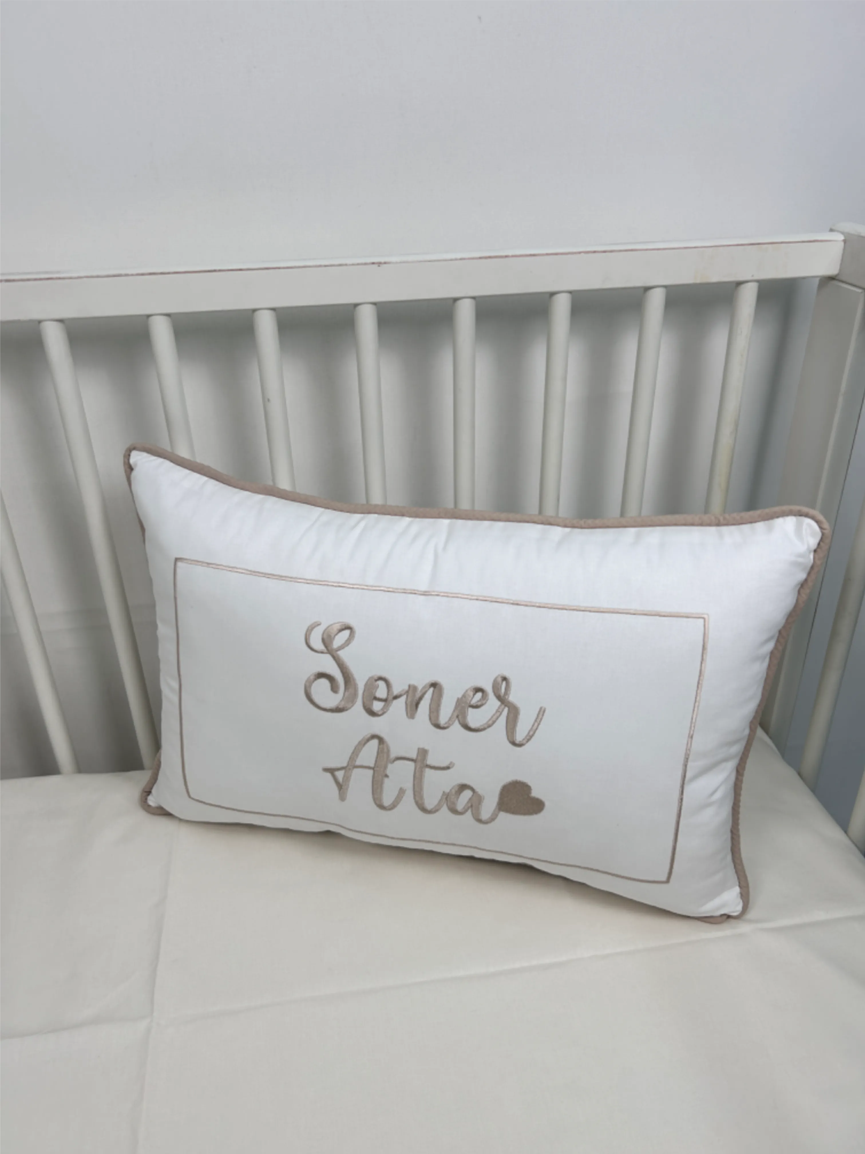 İsim işlemeli fitilli yastık 6