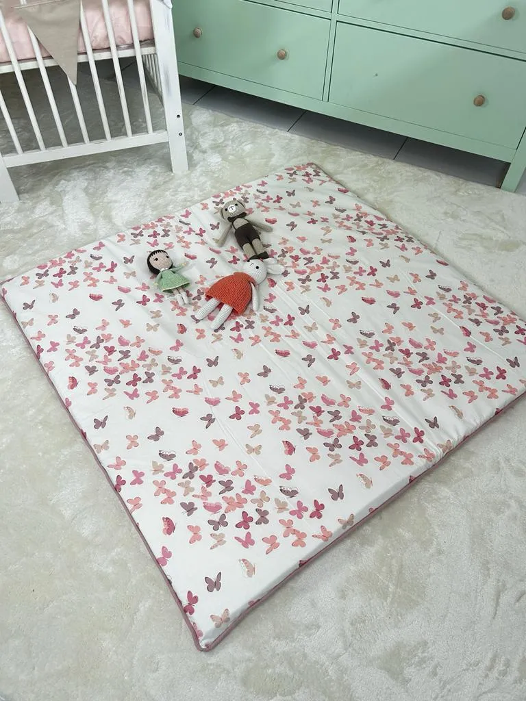 Oyun matı kare  pudra kelebekli poplin