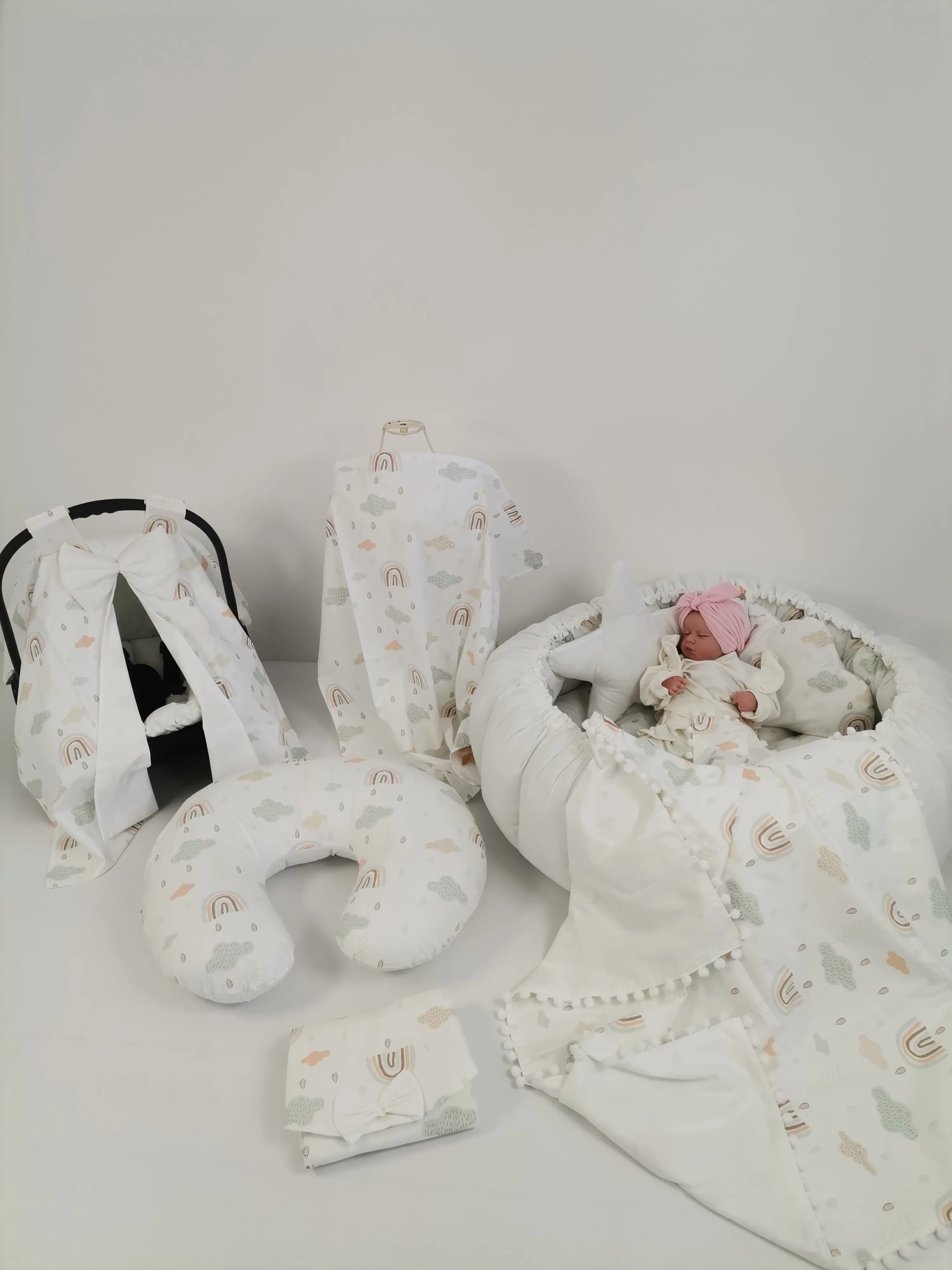 Yuvarlak babynest 9'lu set gökkuşaklı - beyaz poplin