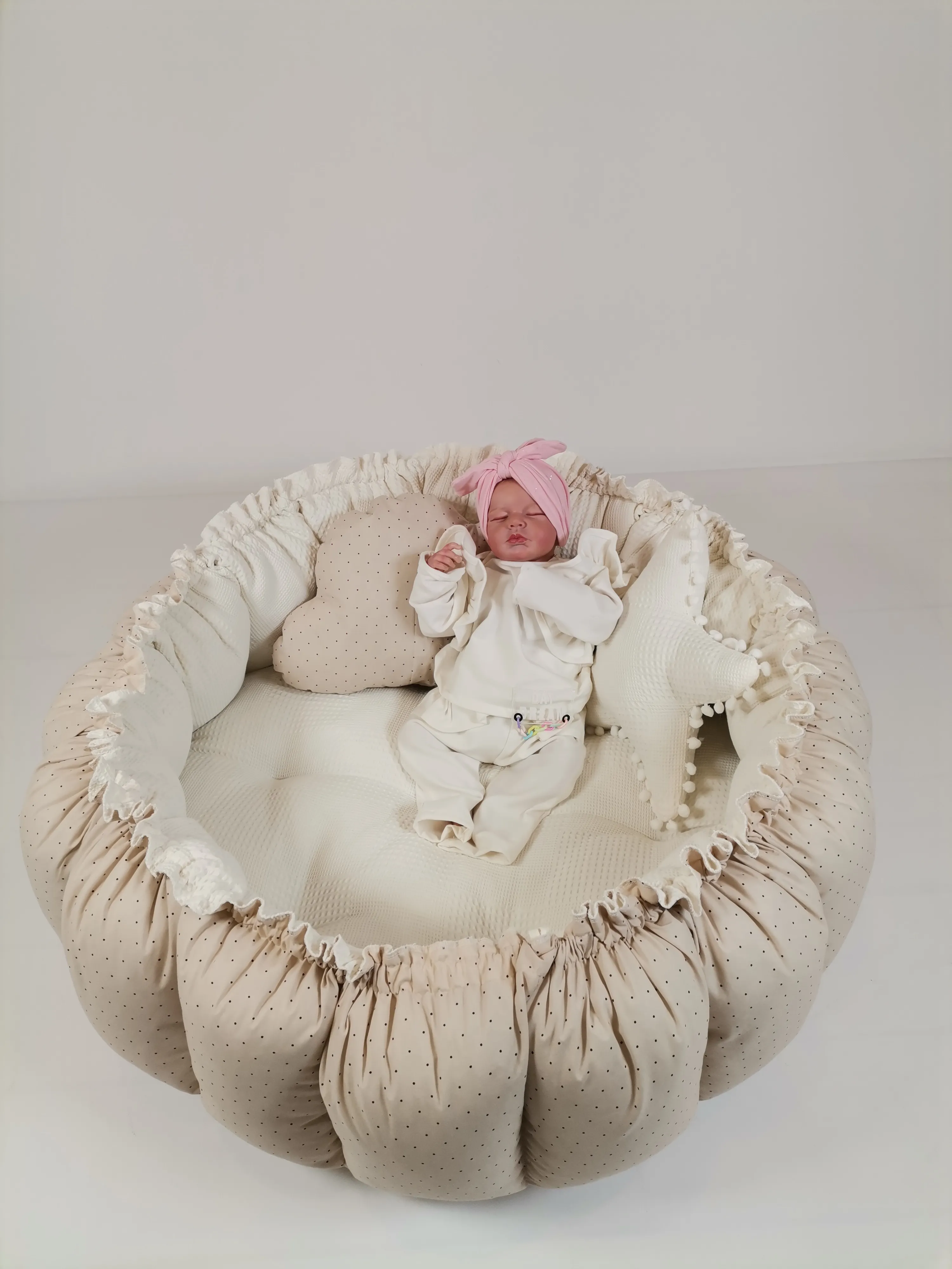 Yuvarlak babynest krem waffle pike - bej zemin üstü kahve rengi puantiyeli poplin