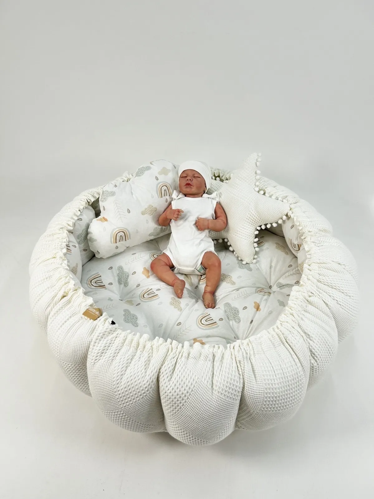 Yuvarlak babynest krem waffle pike - gökkuşaklı poplin