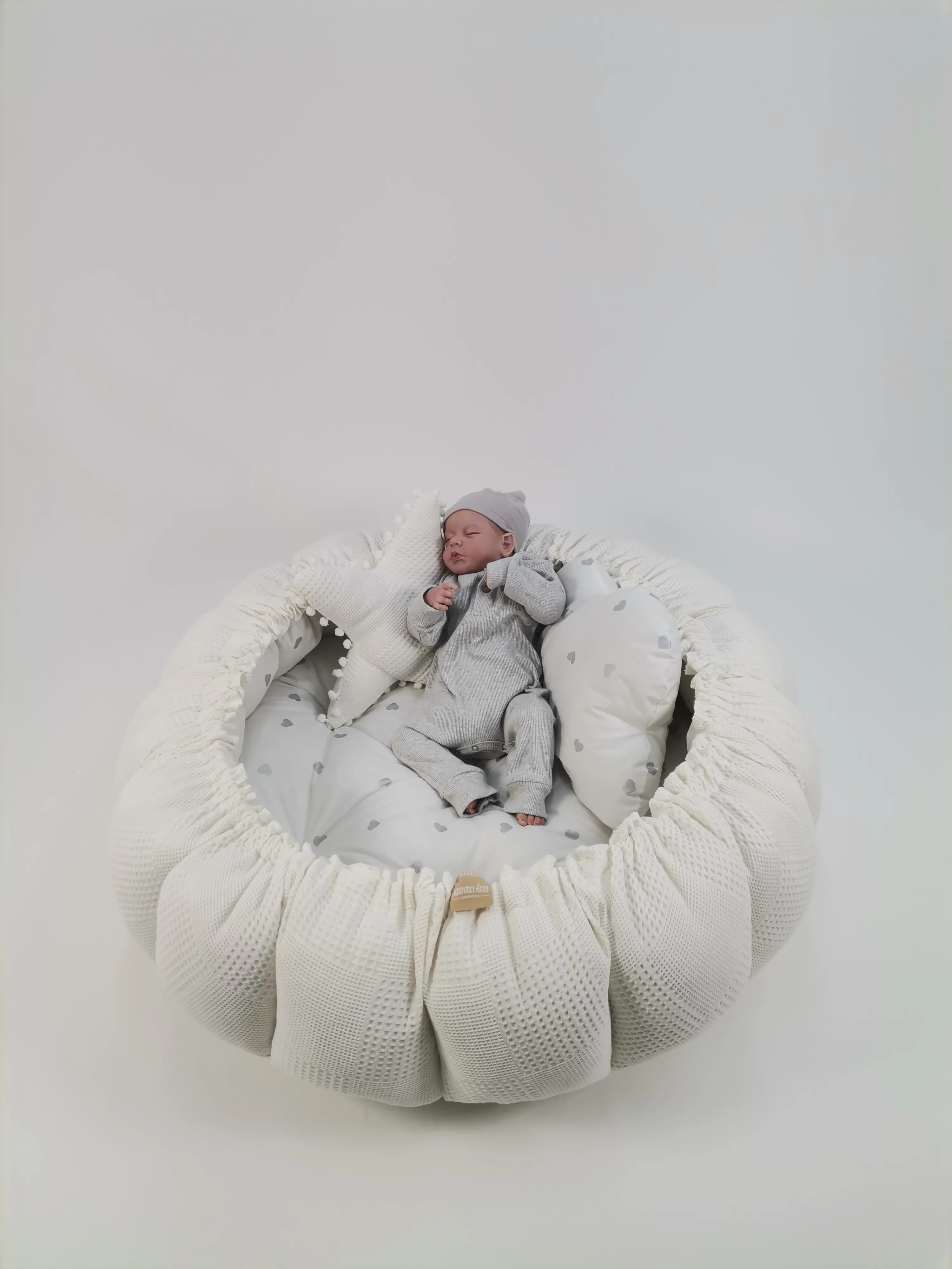 Yuvarlak babynest krem waffle pike - gümüş kalpli poplin