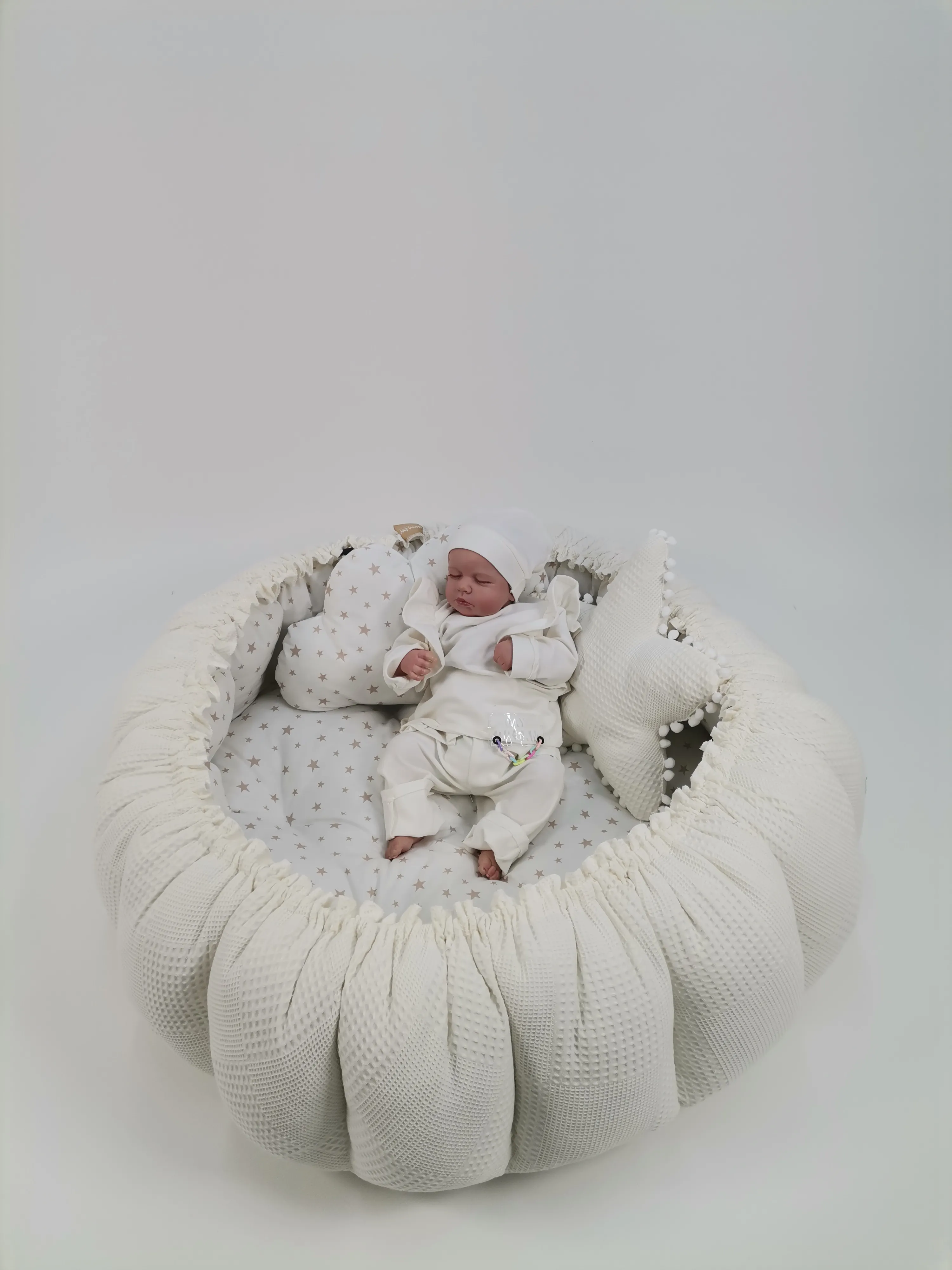 Yuvarlak babynest krem waffle pike - bej yıldızlı poplin