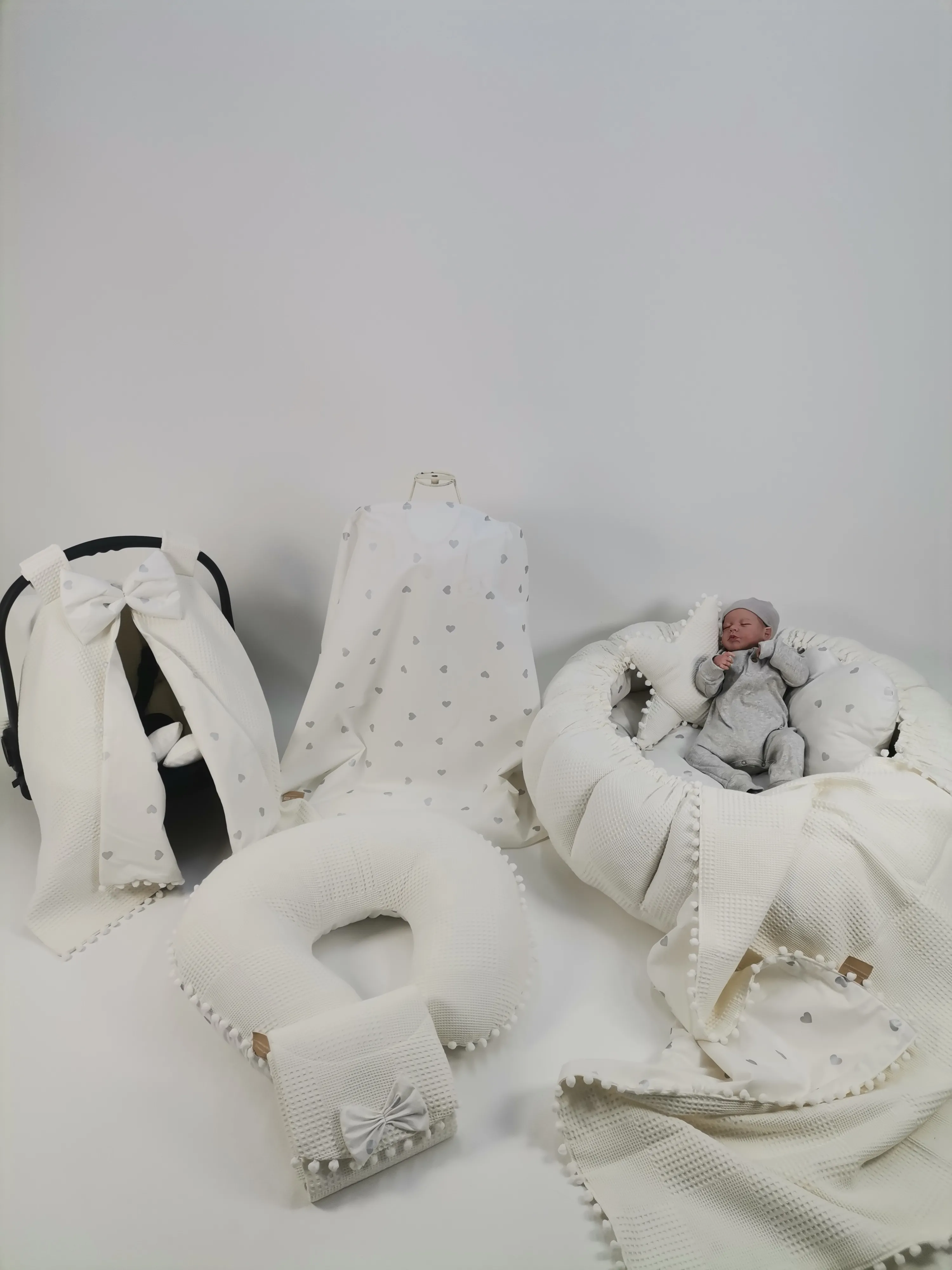 Yuvarlak babynestli 9 'lu set krem waffle pike - gümüş kalpli poplin
