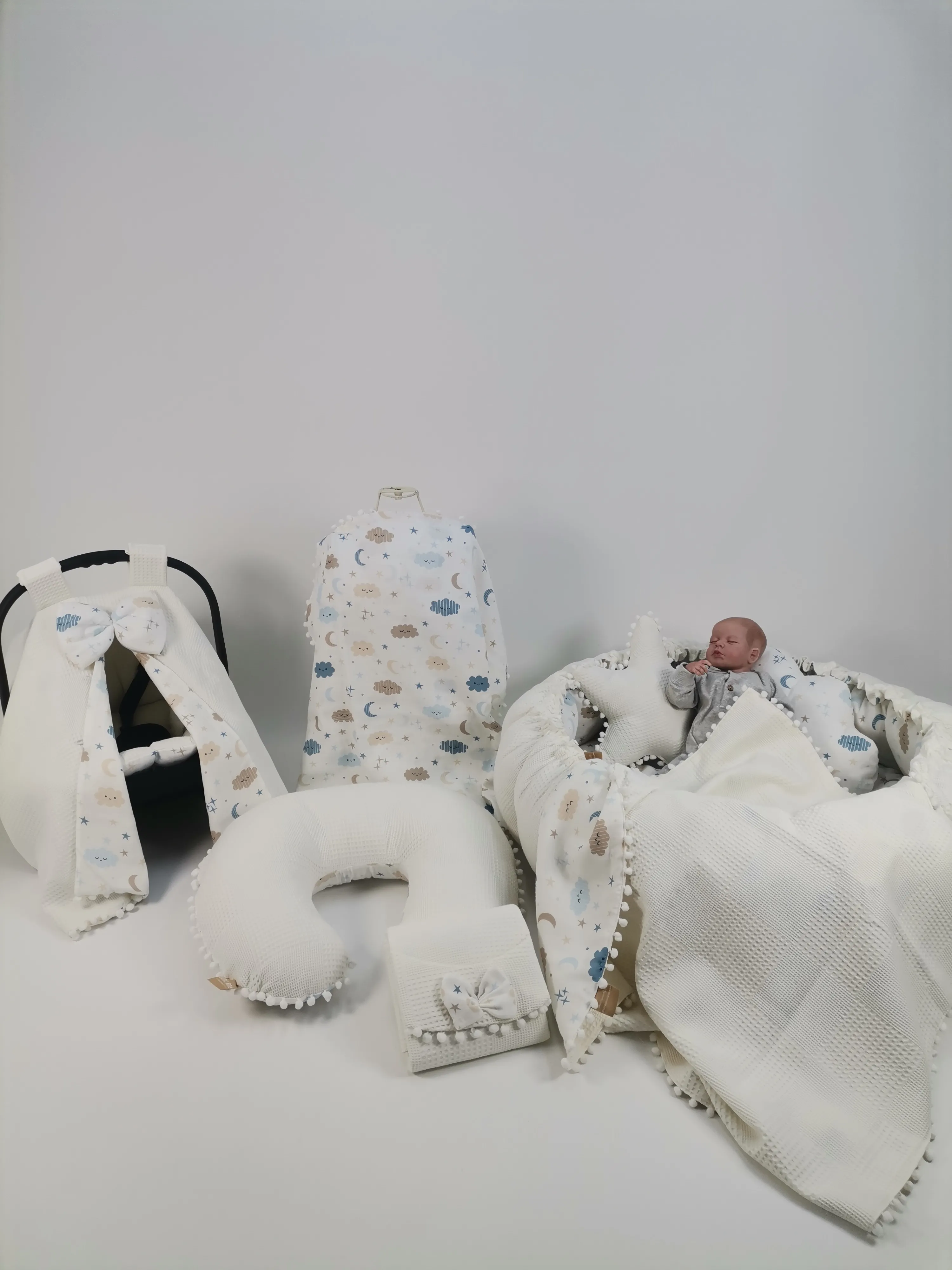 Yuvarlak babynestli 9'lu set krem waffle pike - mavi aylı bulutlu müslin