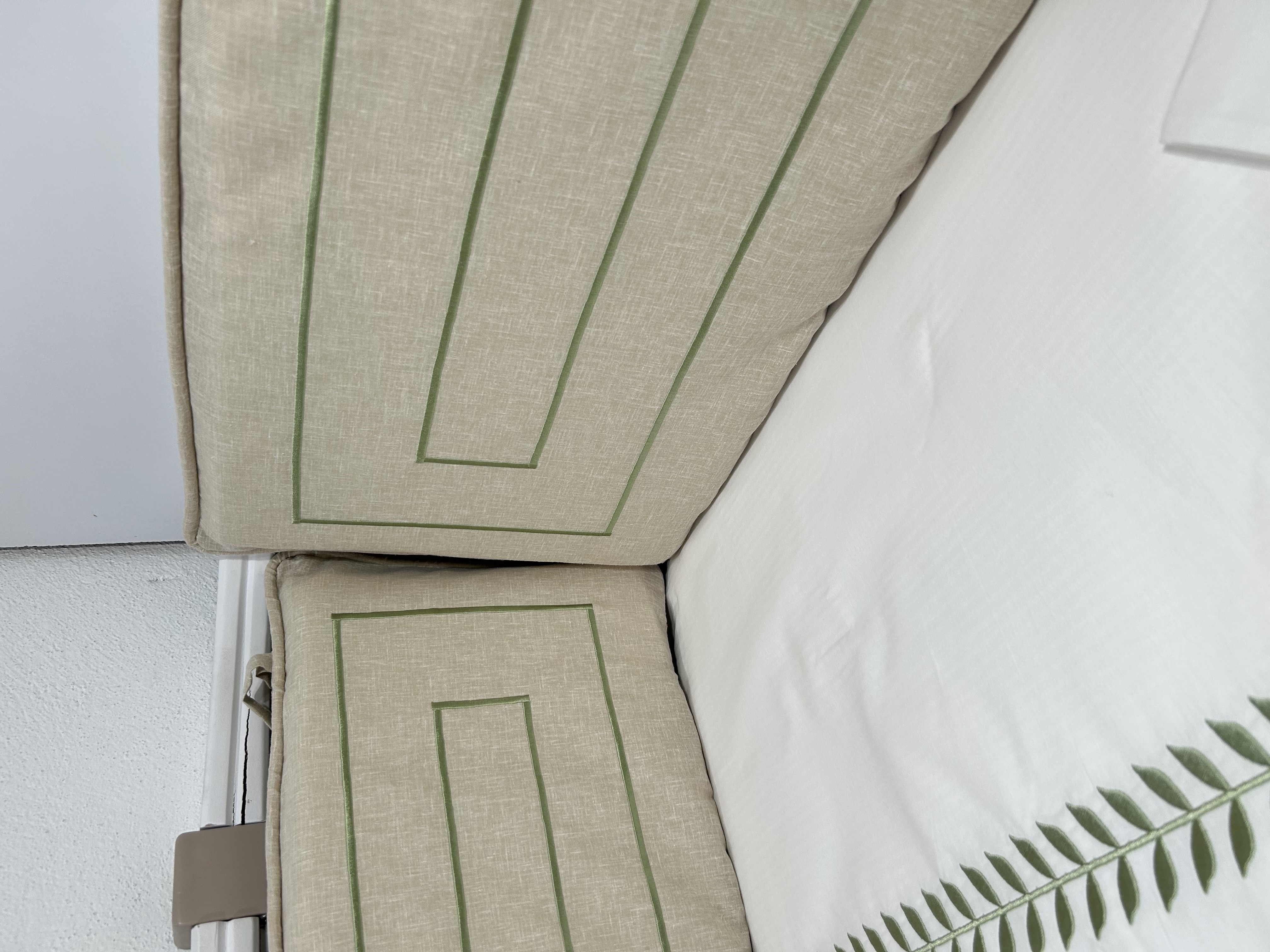 Beşik korumalığı bej İsviçre keteni