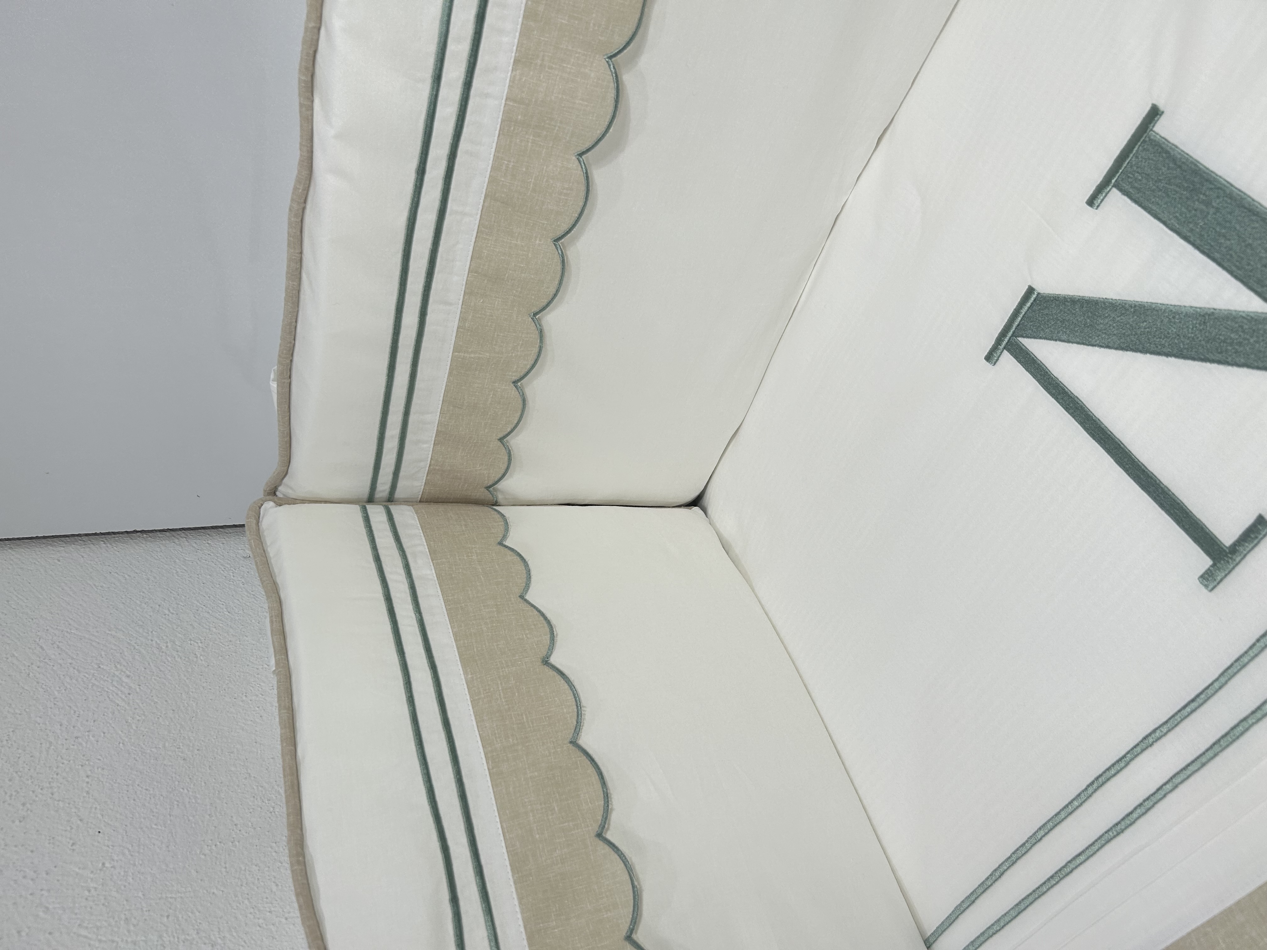 Beşik korumalığı beyaz poplin - bej İsviçre keteni 2