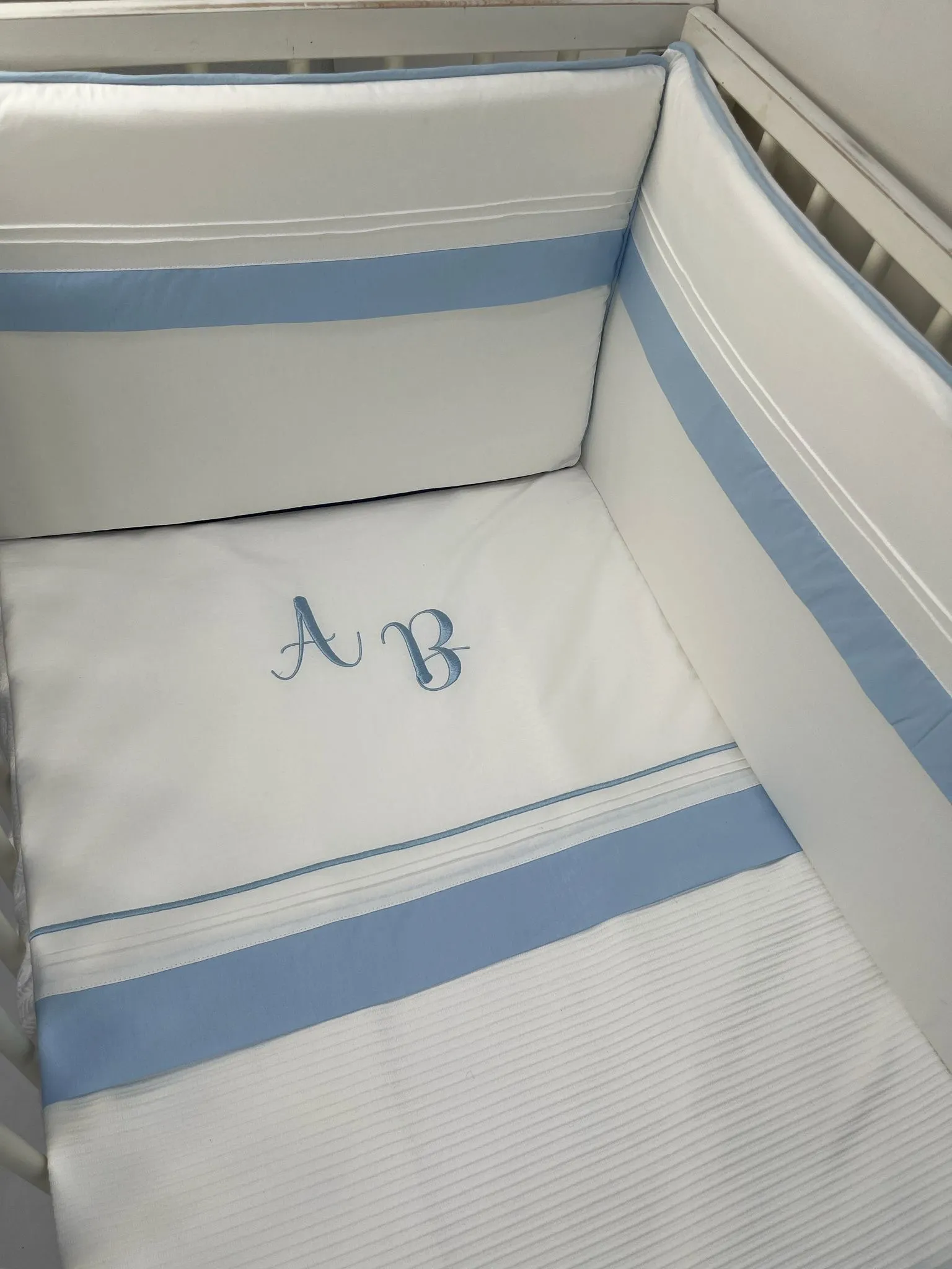 Beşik korumalığı fitilli beyaz poplin - mavi poplin 