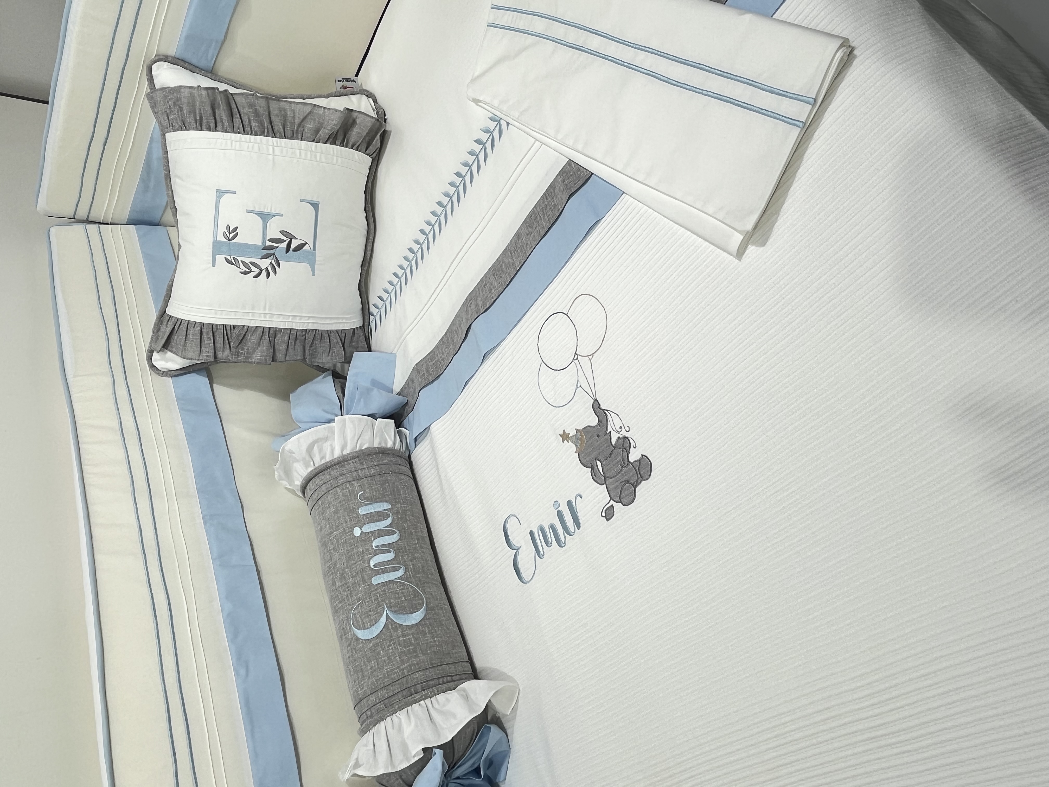 Beşik korumalığı fitilli beyaz poplin - mavi poplin 2