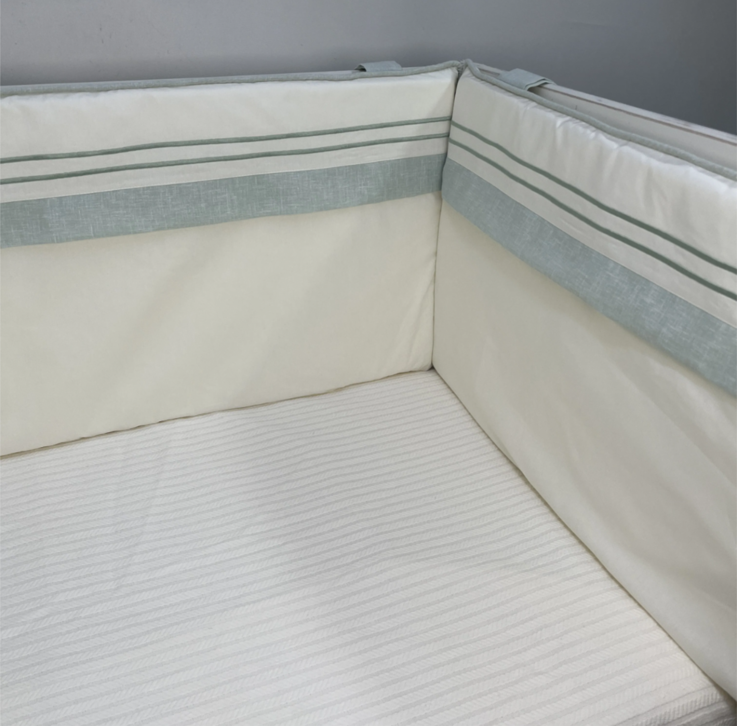 Beşik korumalığı fitilli krem poplin - yeşil İsviçre keteni