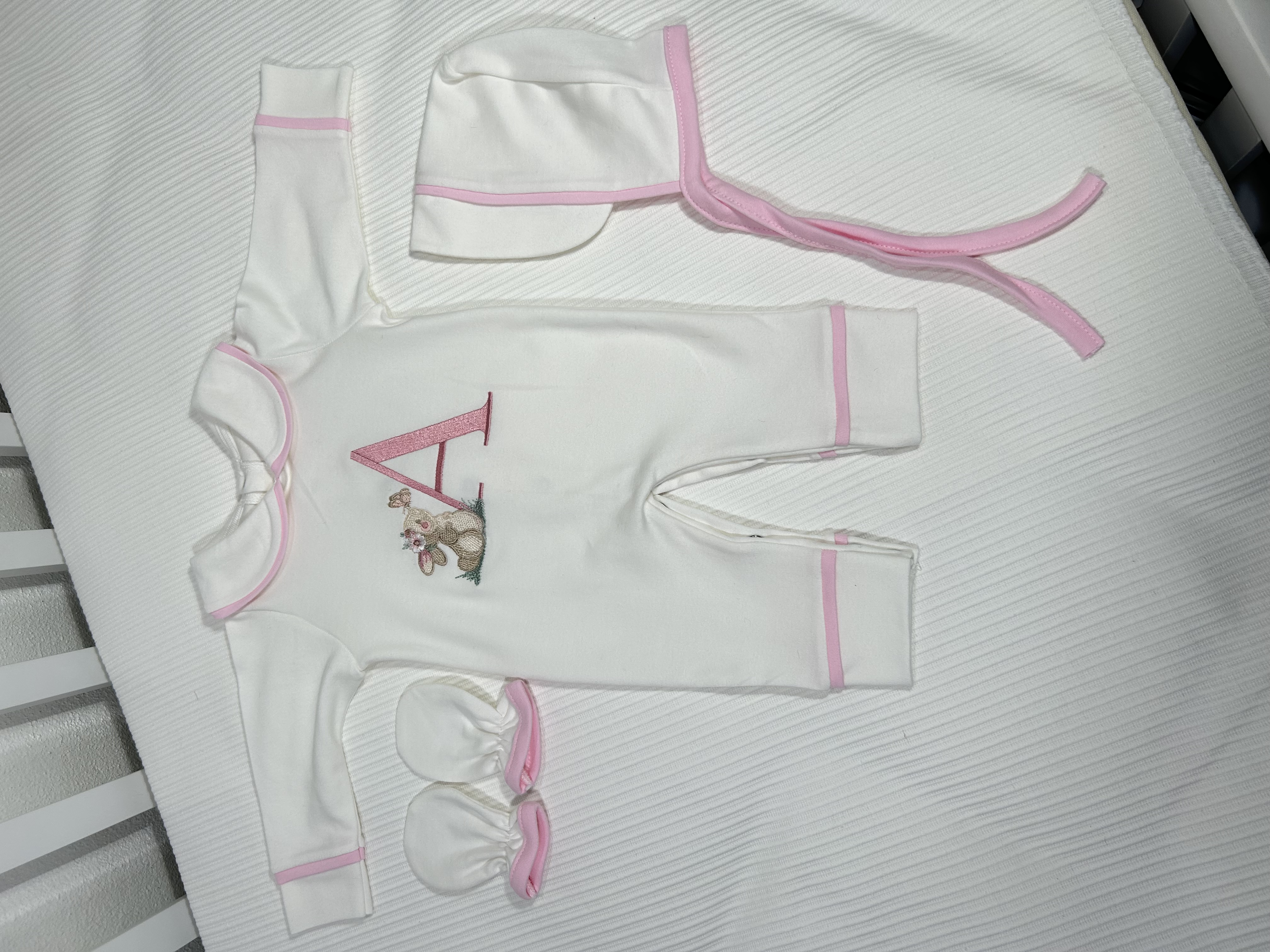 Beyaz - pembe biyeli tulum takım 6