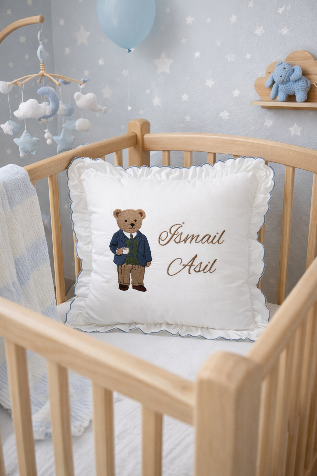 İsim ve desen işlemeli dalgalı pikolu yastık 2