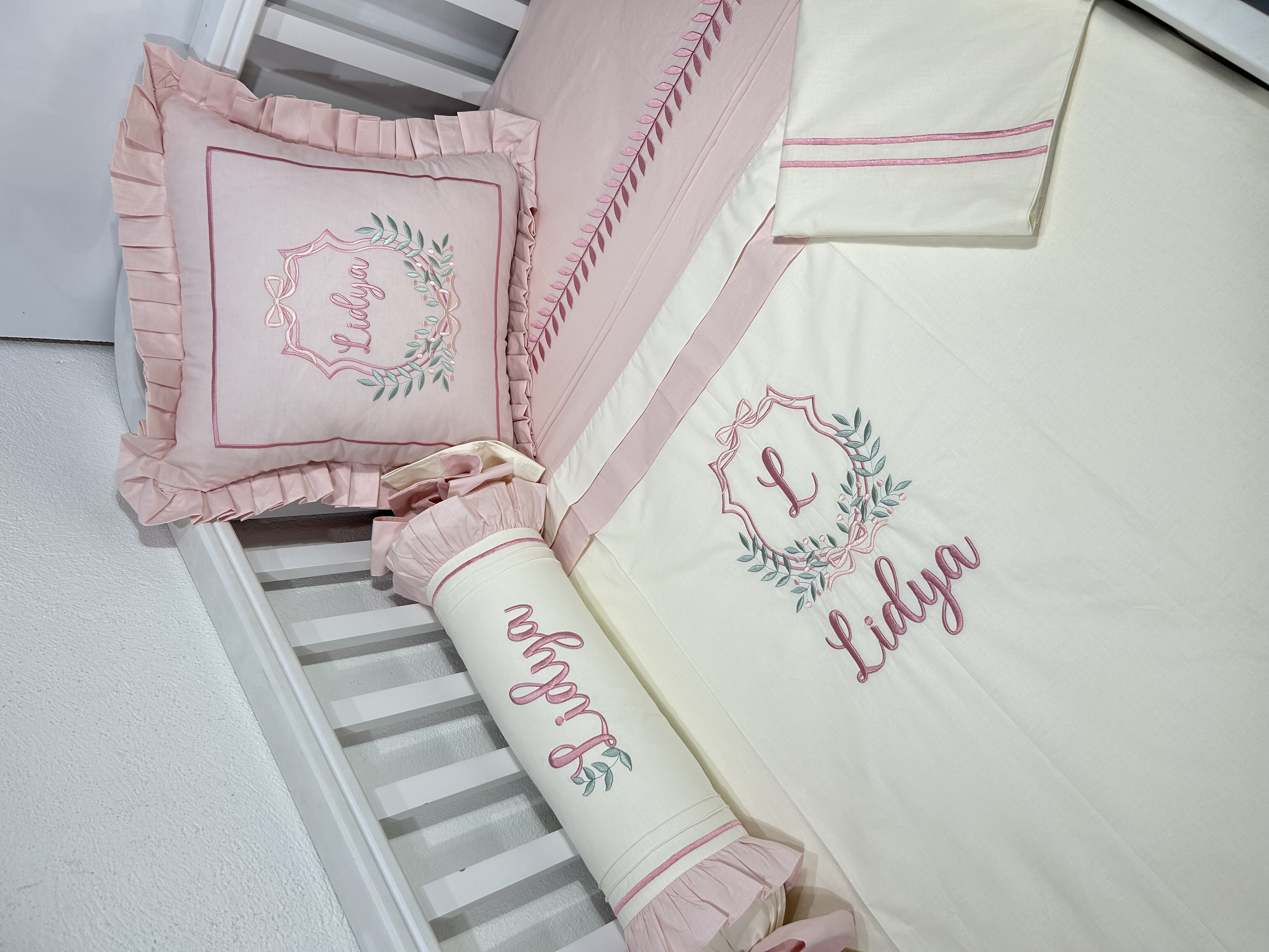 Nevresim takımı 5 parça krem ve pudra poplin  2