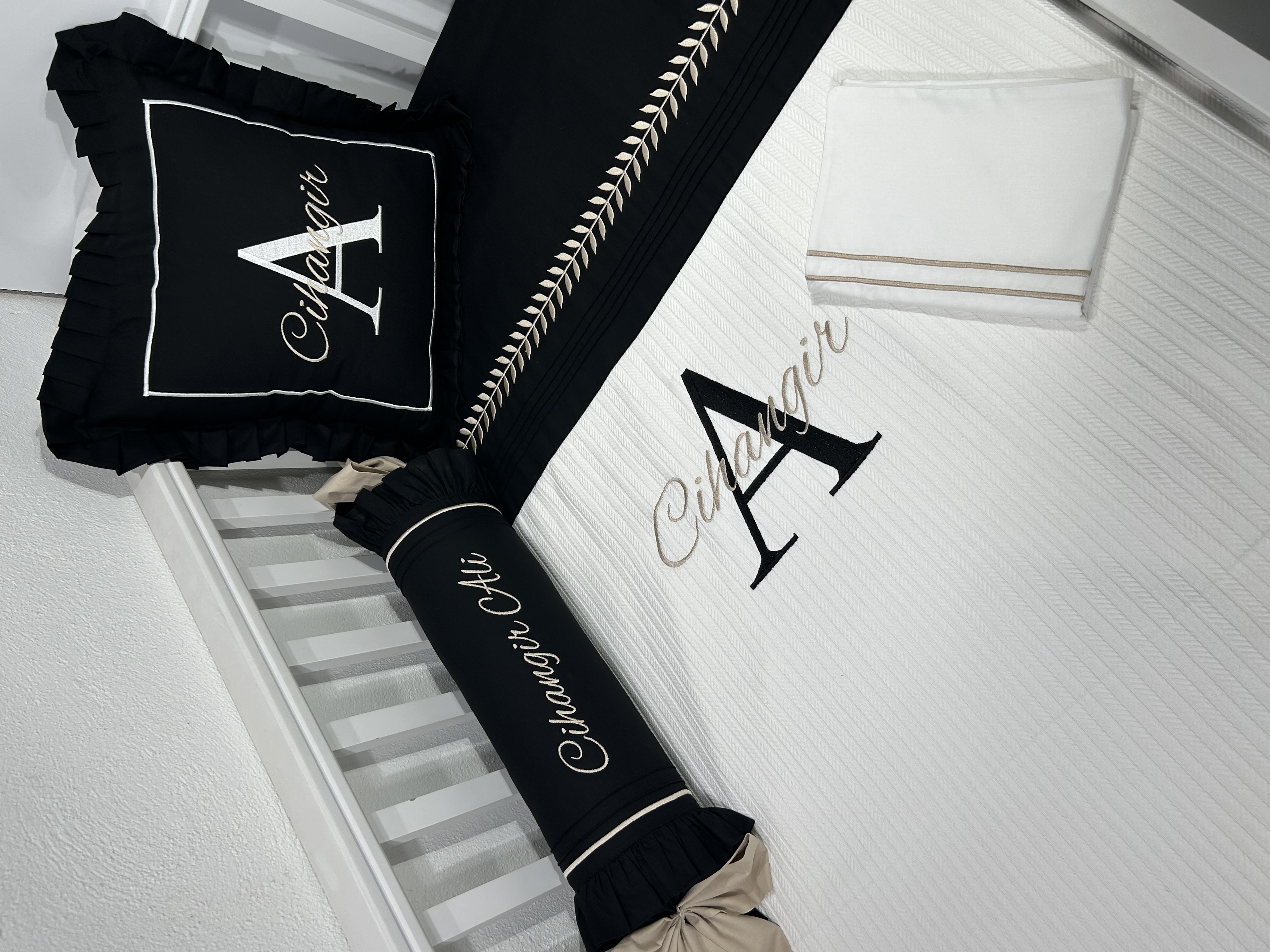 Pike takımı 5 parça beyaz örgü pike - siyah poplin