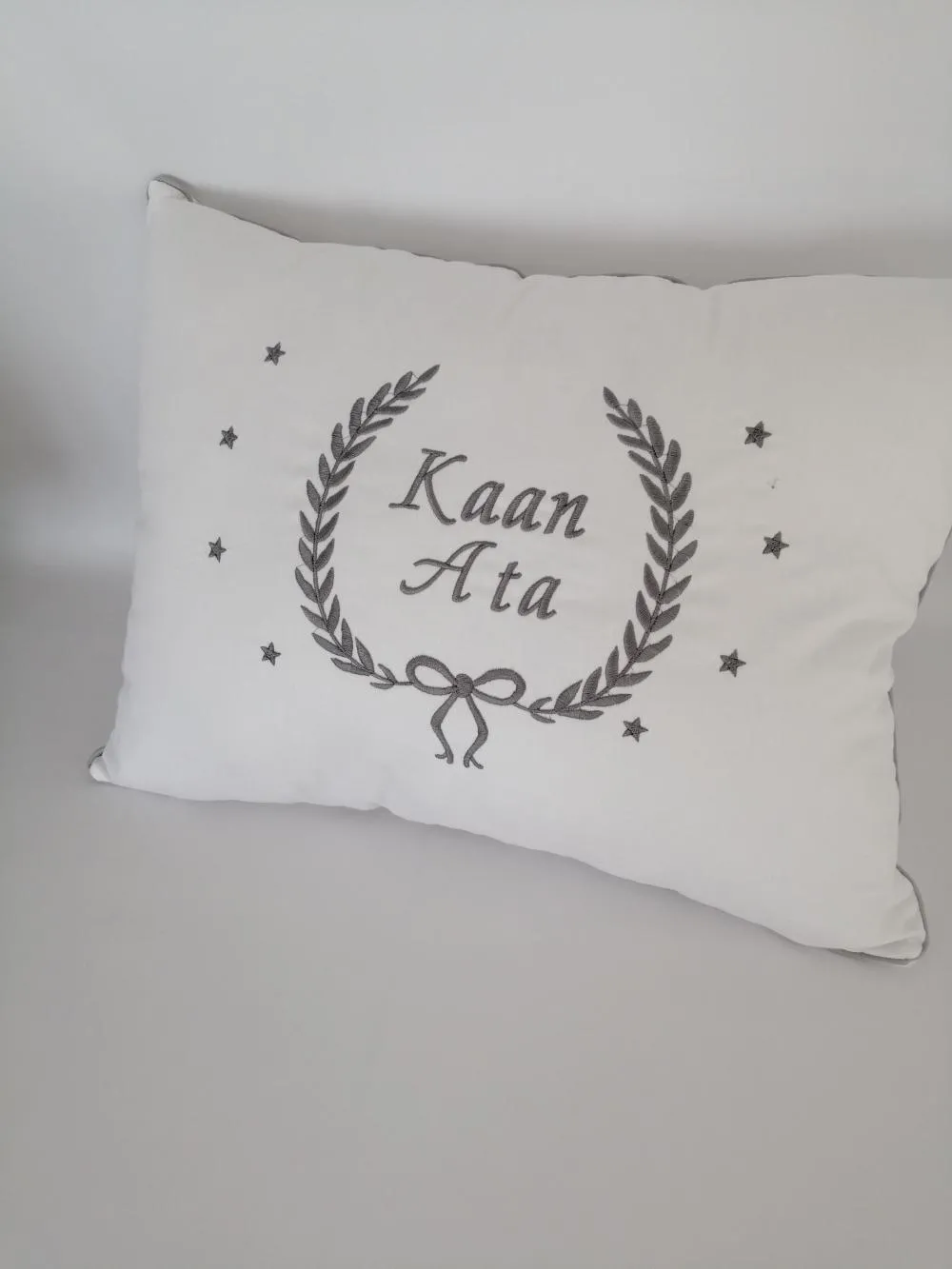BEYAZ RENK NAKIŞLI  YASTIK