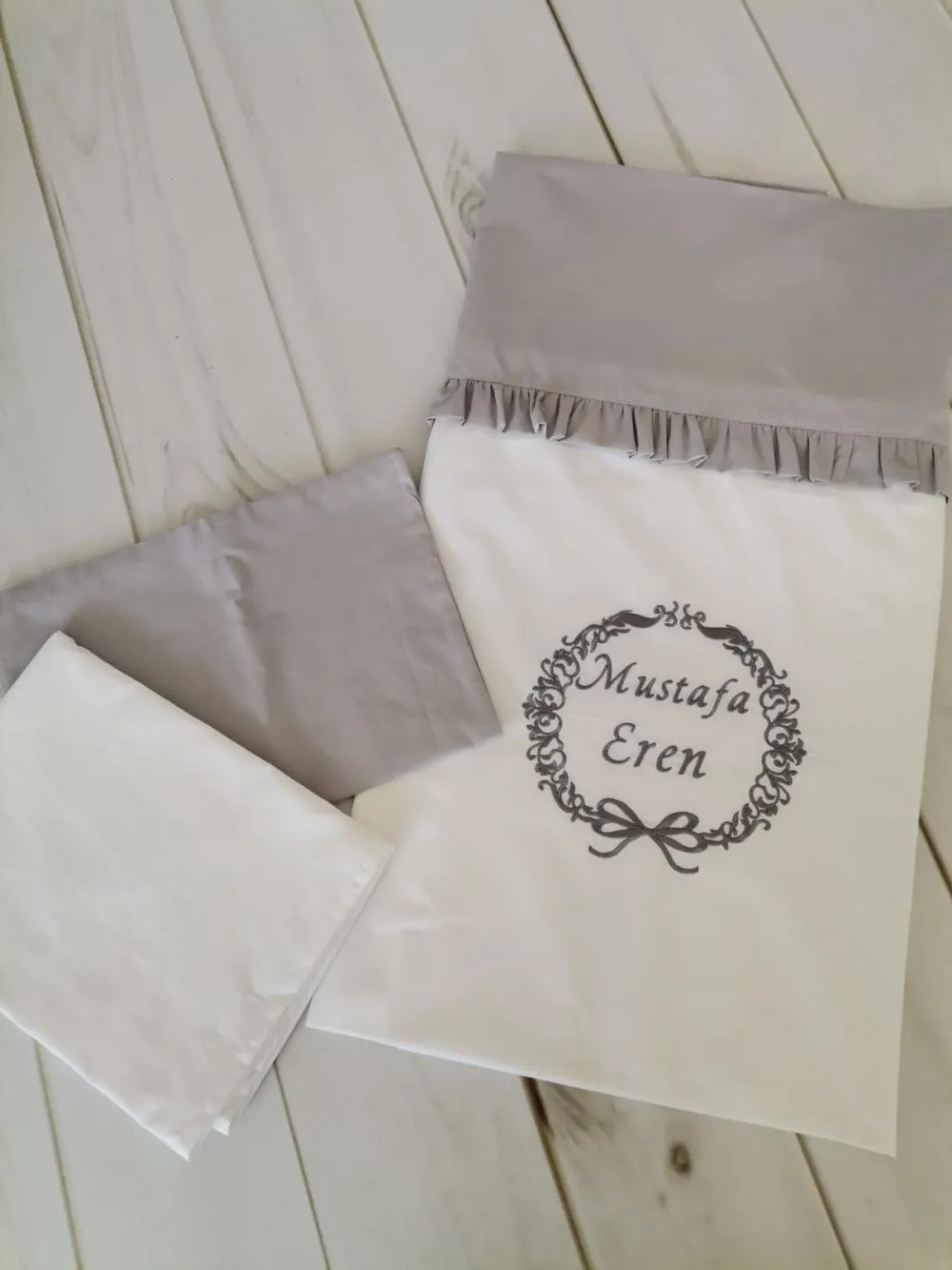 GRİ - BEYAZ POPLİN FIRFIRLI NEVRESİM TAKIMI