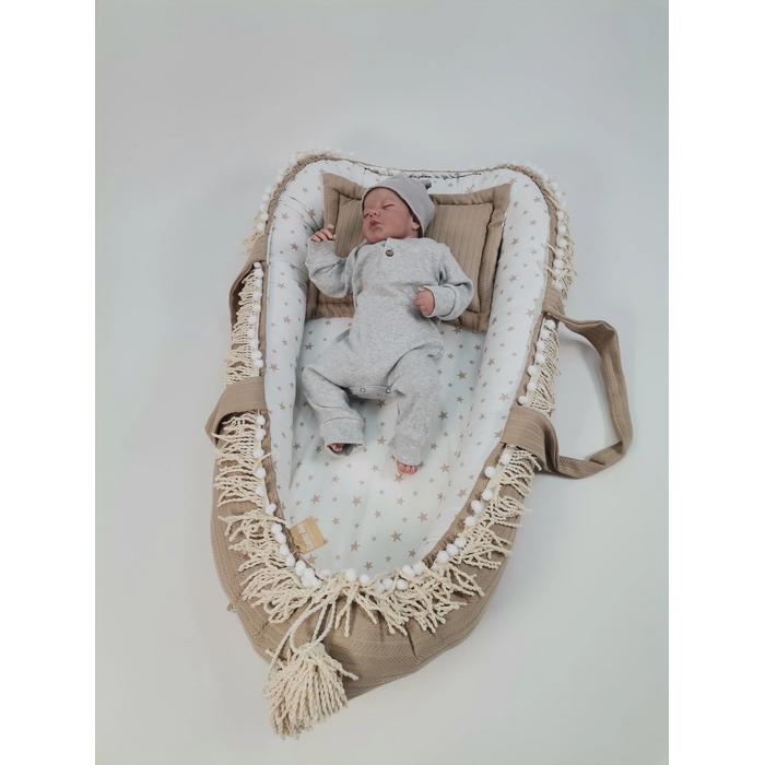 Babynest püsküllü bej örgü pike - beyaz üstü bej yıldızlı