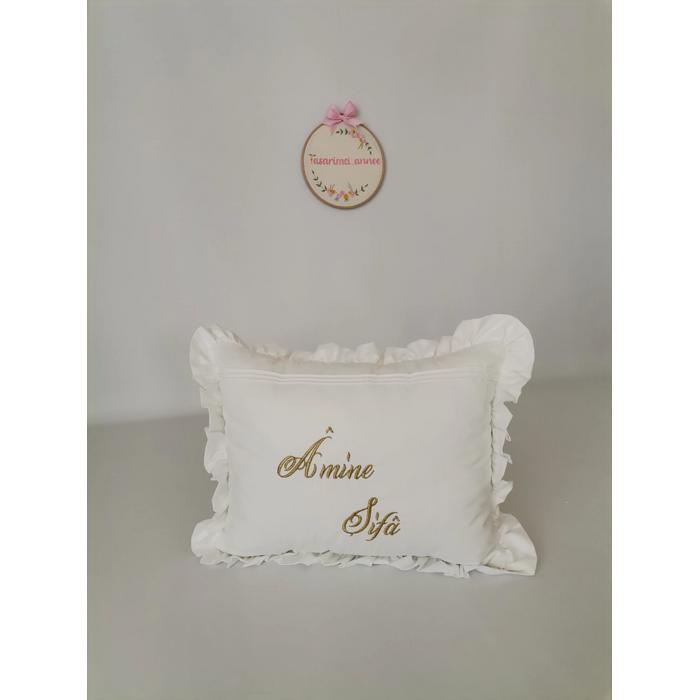 İSİM İŞLEMELİ FIRFIRLI SÜS YASTIK BEYAZ POPLİN 2