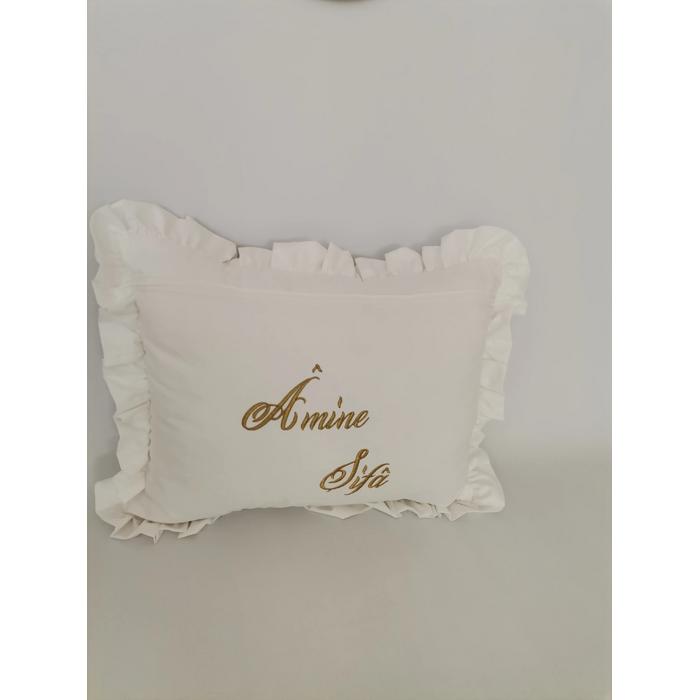 İSİM İŞLEMELİ FIRFIRLI SÜS YASTIK BEYAZ POPLİN 2