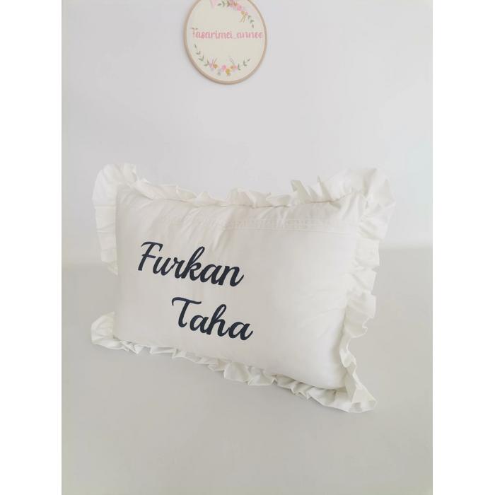 İSİM İŞLEMELİ FIRFIRLI SÜS YASTIK BEYAZ POPLİN