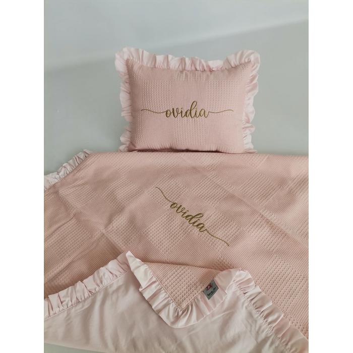 İsim işlemeli fırfırlı battaniye ve yastık 2