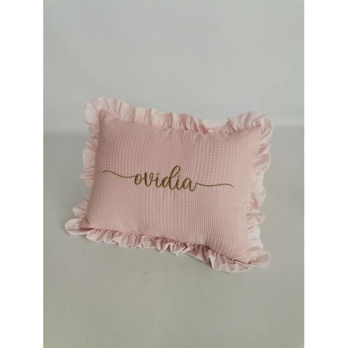 İsim işlemeli fırfırlı battaniye ve yastık 2