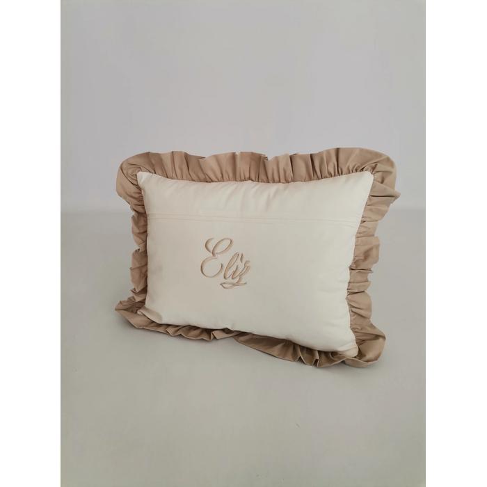 İsim işlemeli fırfırlı battaniye ve yastık 4