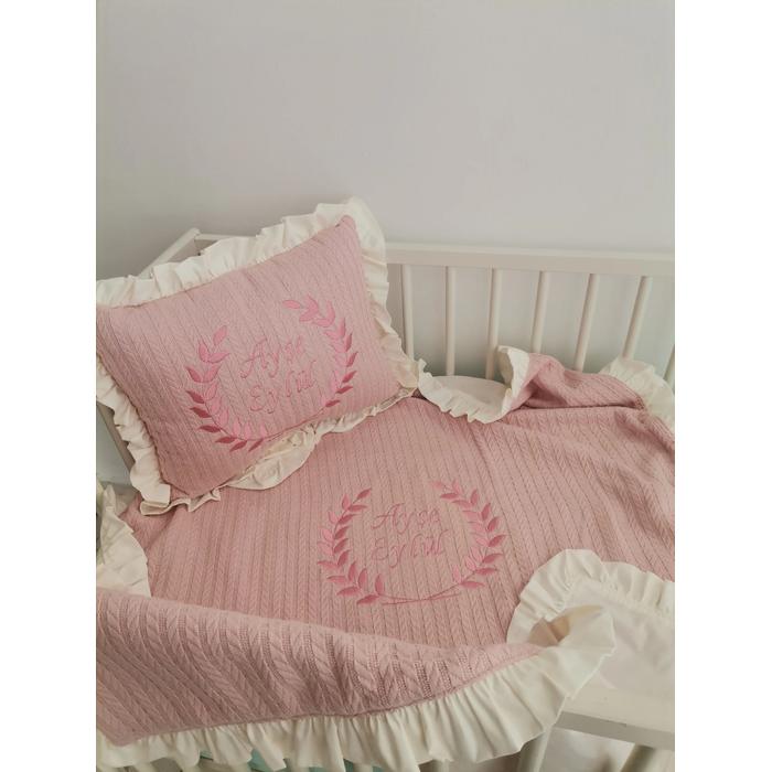 İsim ve çelenk işlemeli fırfırlı battaniye ve yastık 6