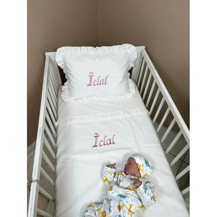 NEVRESİM TAKIMI  FIRFIRLI İSİM İŞLEMELİ BEYAZ