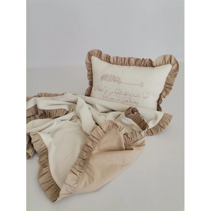 Nazar duası işlemeli fırfırlı yastık ve fırfırlı battaniye
