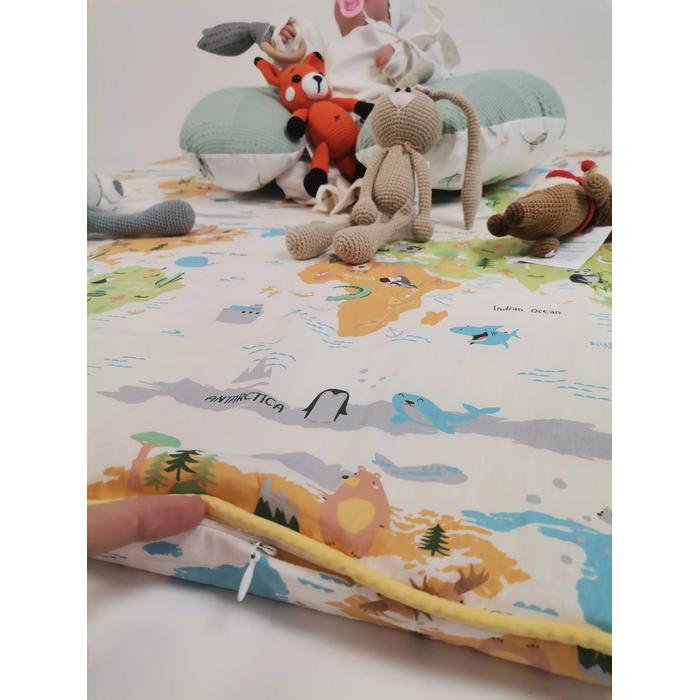 Oyun matı kare  sevimli hayvanlar dünya haritalı gri biyeli