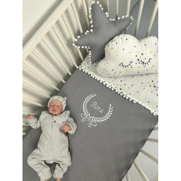 Pike takımı 6 parça isim ve desen işlemeli gri örgü pike - gri samanyolu yıldızlı poplin 