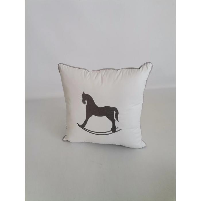 Sallanan at figürü işlemeli fitilli süs yastık