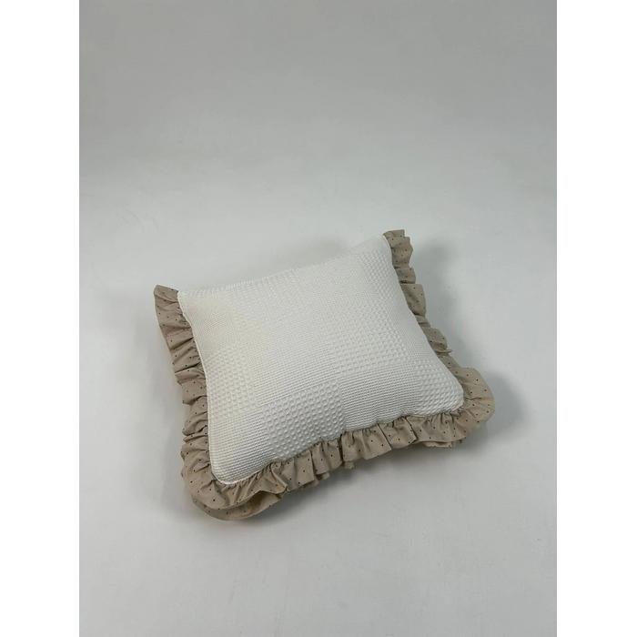 Sürpriz yastık krem waffle pike - bej zemin üstü kahve rengi puantiyeli poplin