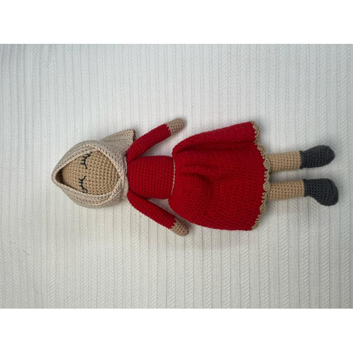 Amigurumi oyuncak kırmızı elbiseli tesettürlü bebek