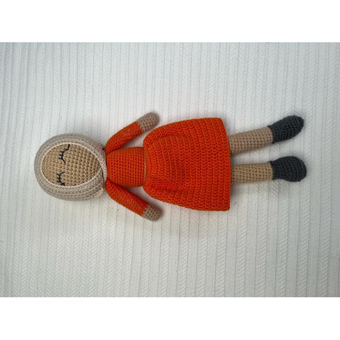 Amigurumi oyuncak turuncu elbiseli tesettürlü bebek