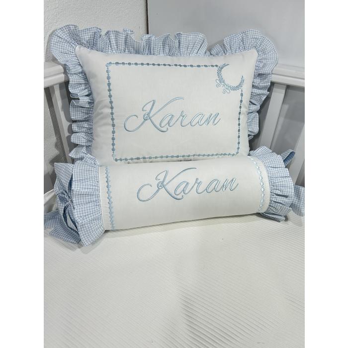 İsim işlemeli fırfırlı dikdörtgen ve şeker yastık 7
