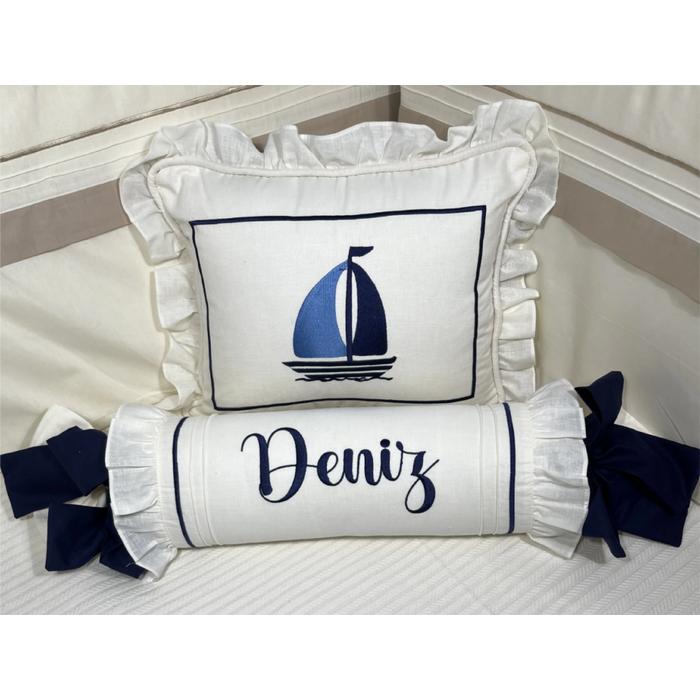 İsim işlemeli fırfırlı kare ve şeker yastık 6